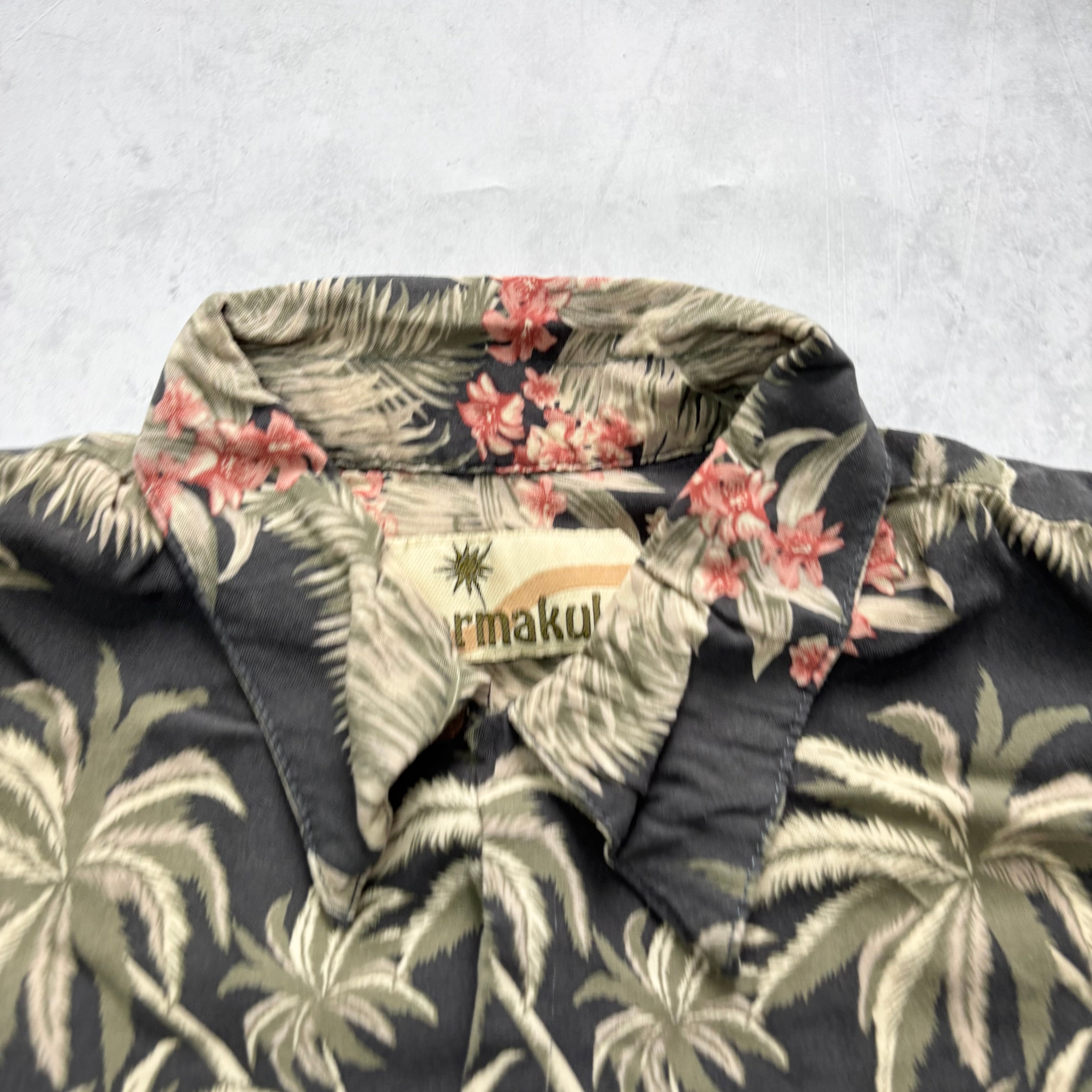 Vintage Hawaiian Shirt Mens Small Black Floral Aloha Short Sleeve Viscose (E)