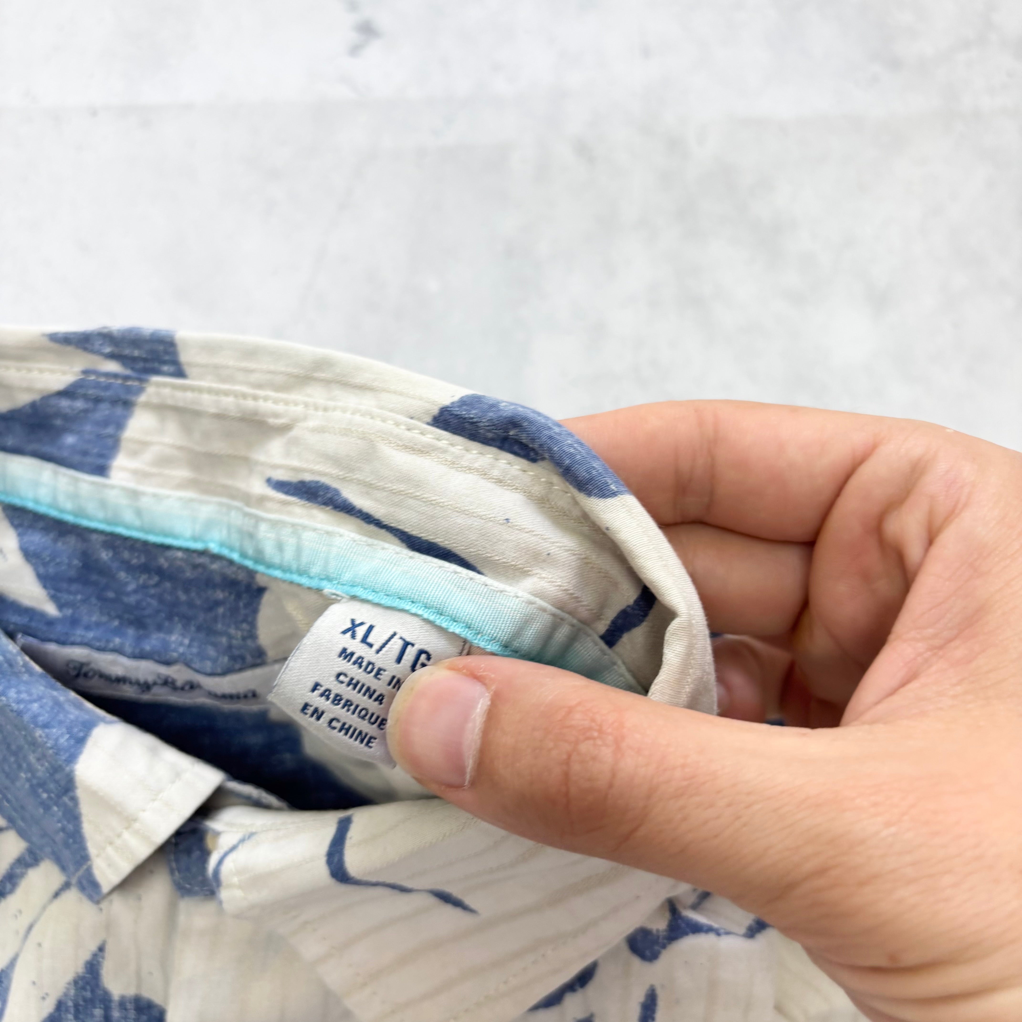 Vintage Hawaiian Shirt Mens XL Blue Black Floral Aloha Tommy Bahama Cotton (E)