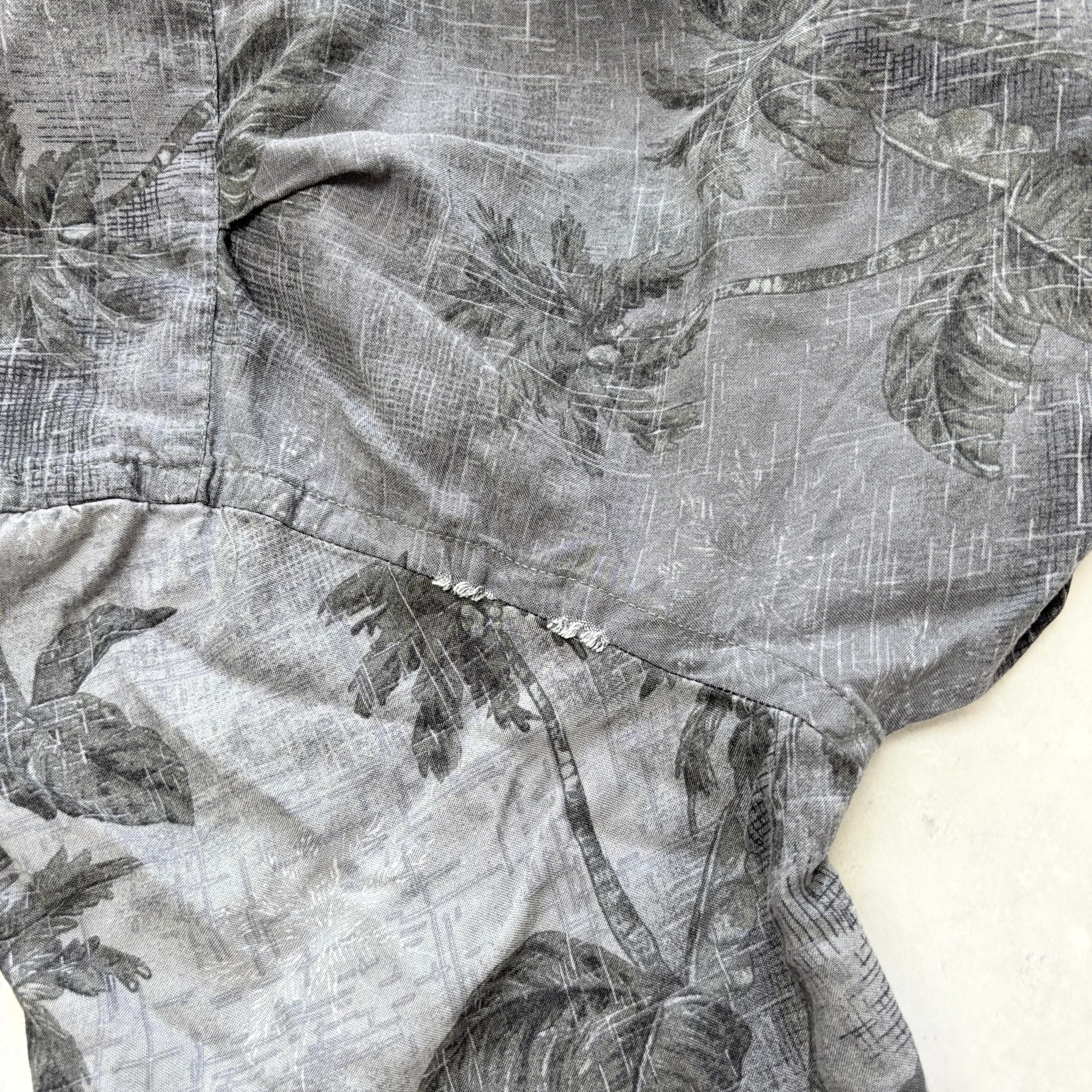 Hawaiian Shirt Mens Medium Grey Floral Aloha Short Sleeve Rayon