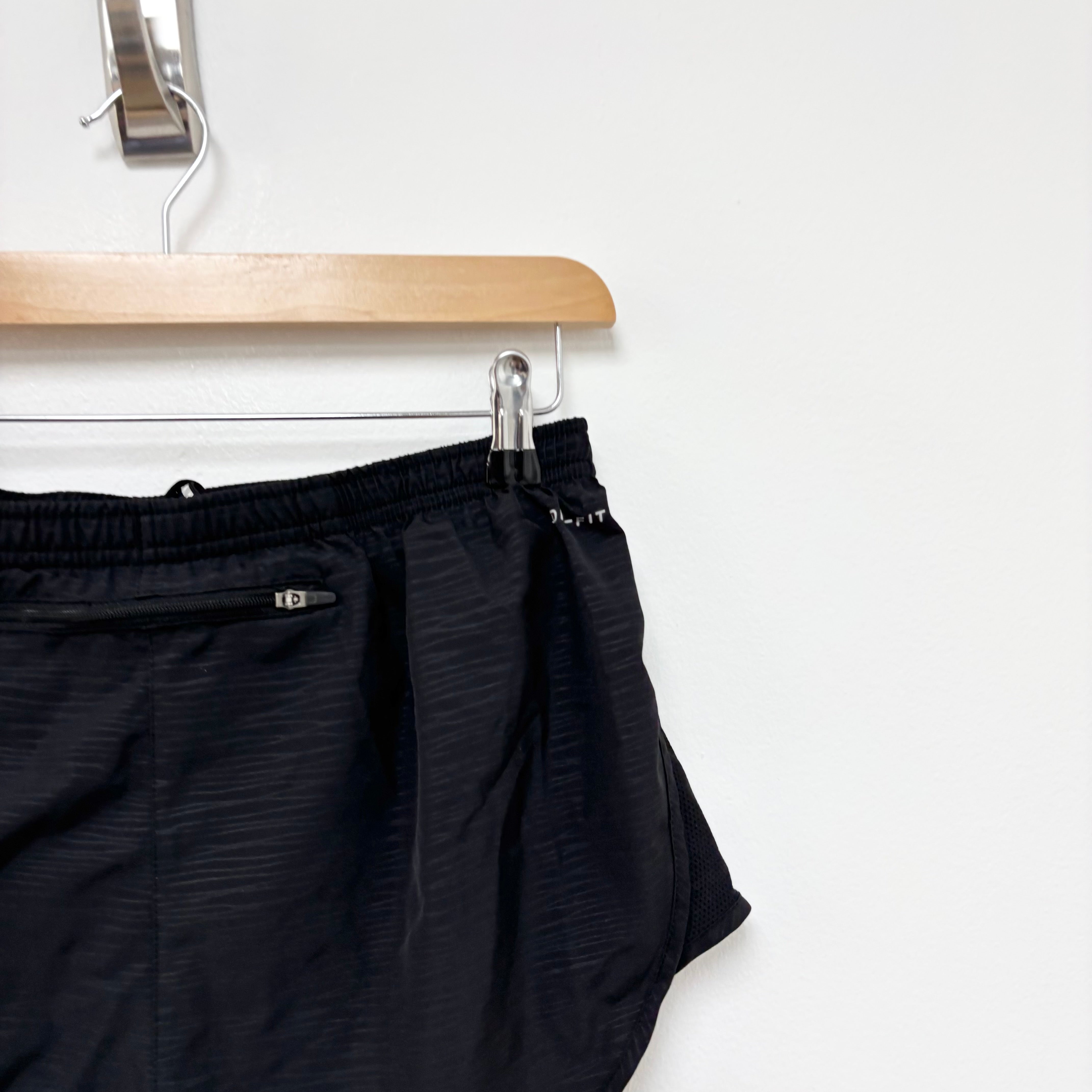 Nike Shorts Womens Small Black Dri Fit Running Sports Gym Athletic Pockets (E)