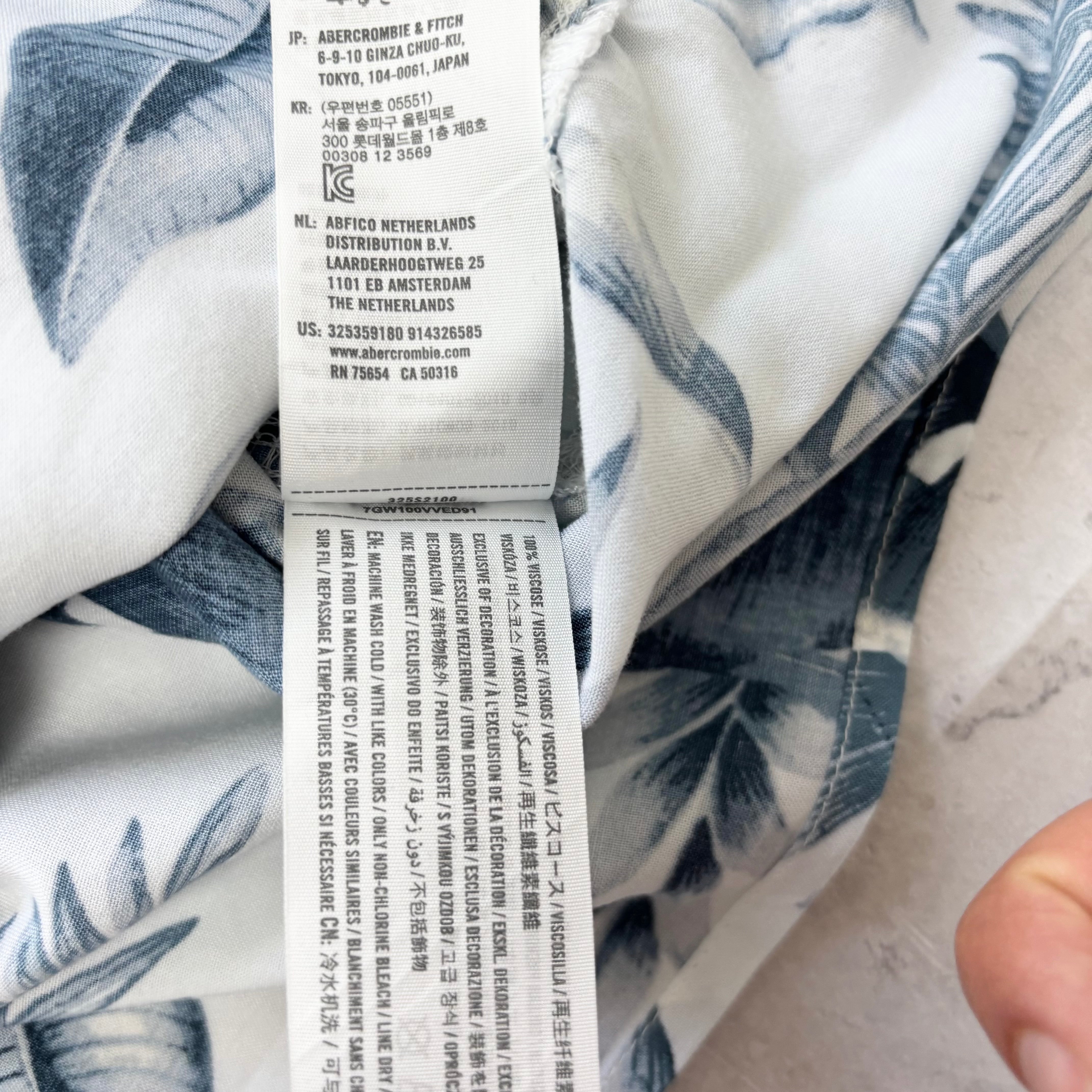 Hollister Hawaiian Shirt Mens XL White Blue Floral Short Sleeve Viscose (E)