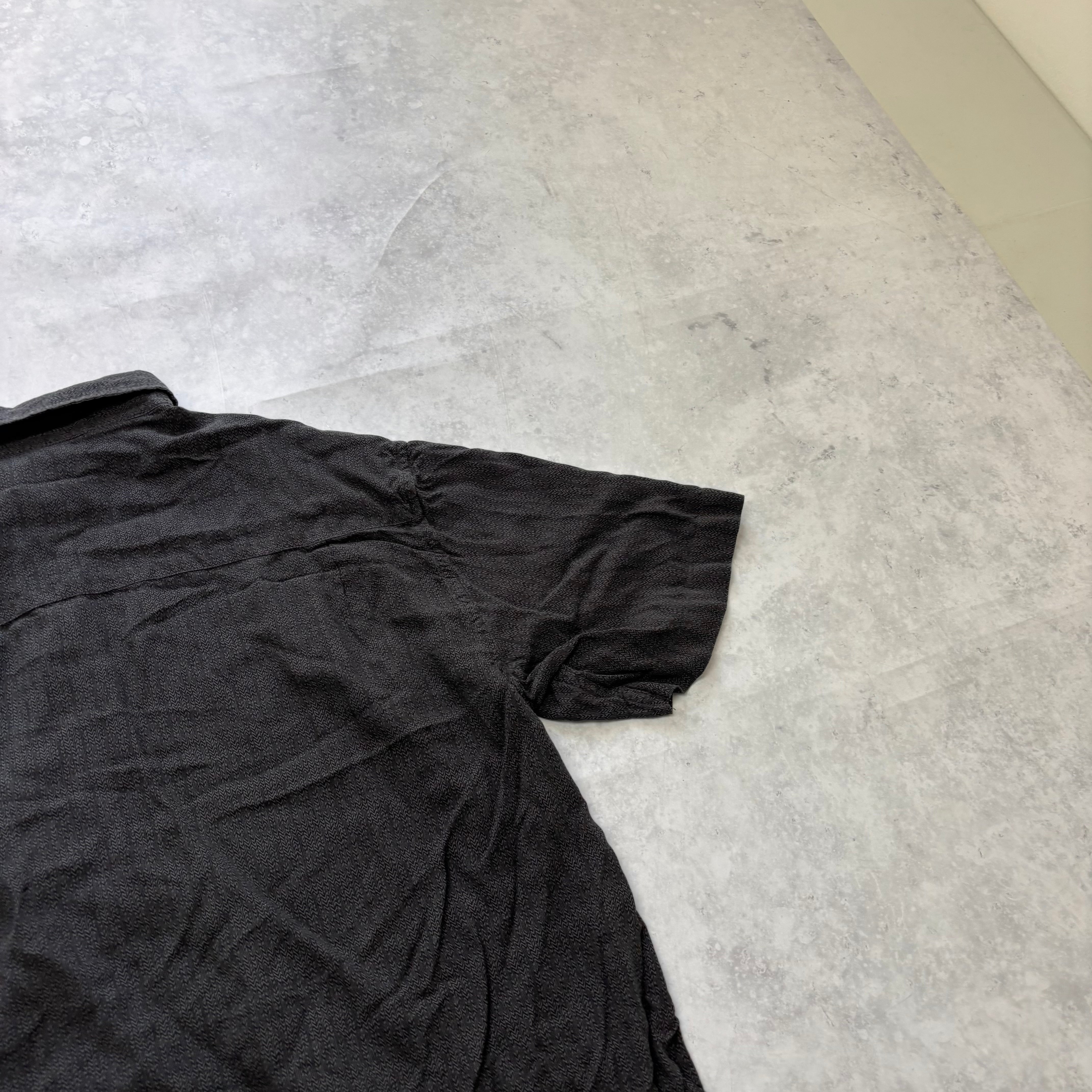 Mens Shirt Black Large Short Sleeve Rayon Black Pattern (E)