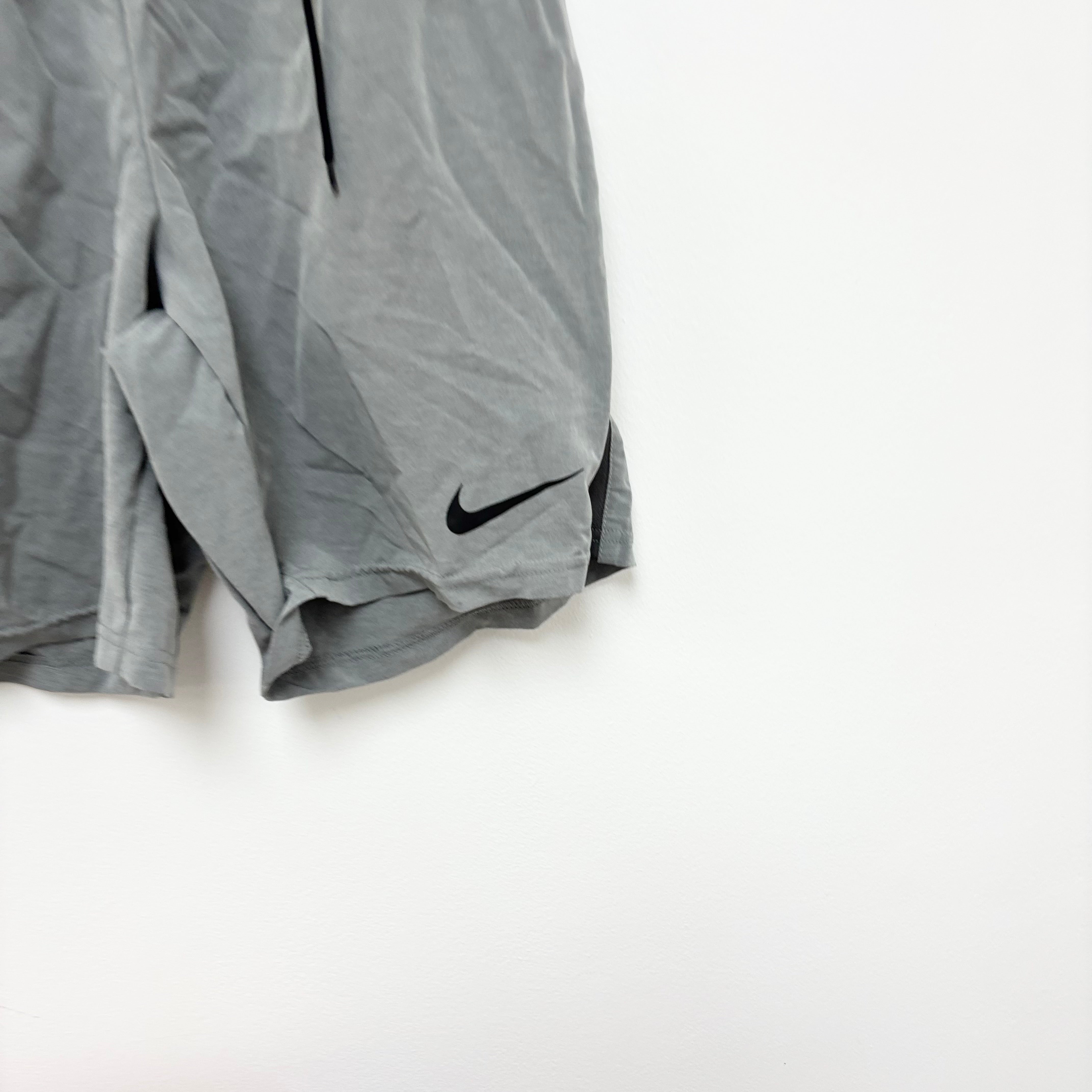 Nike Shorts Mens Medium Grey Dri Fit Running Sports Gym Athletic Pockets (E)