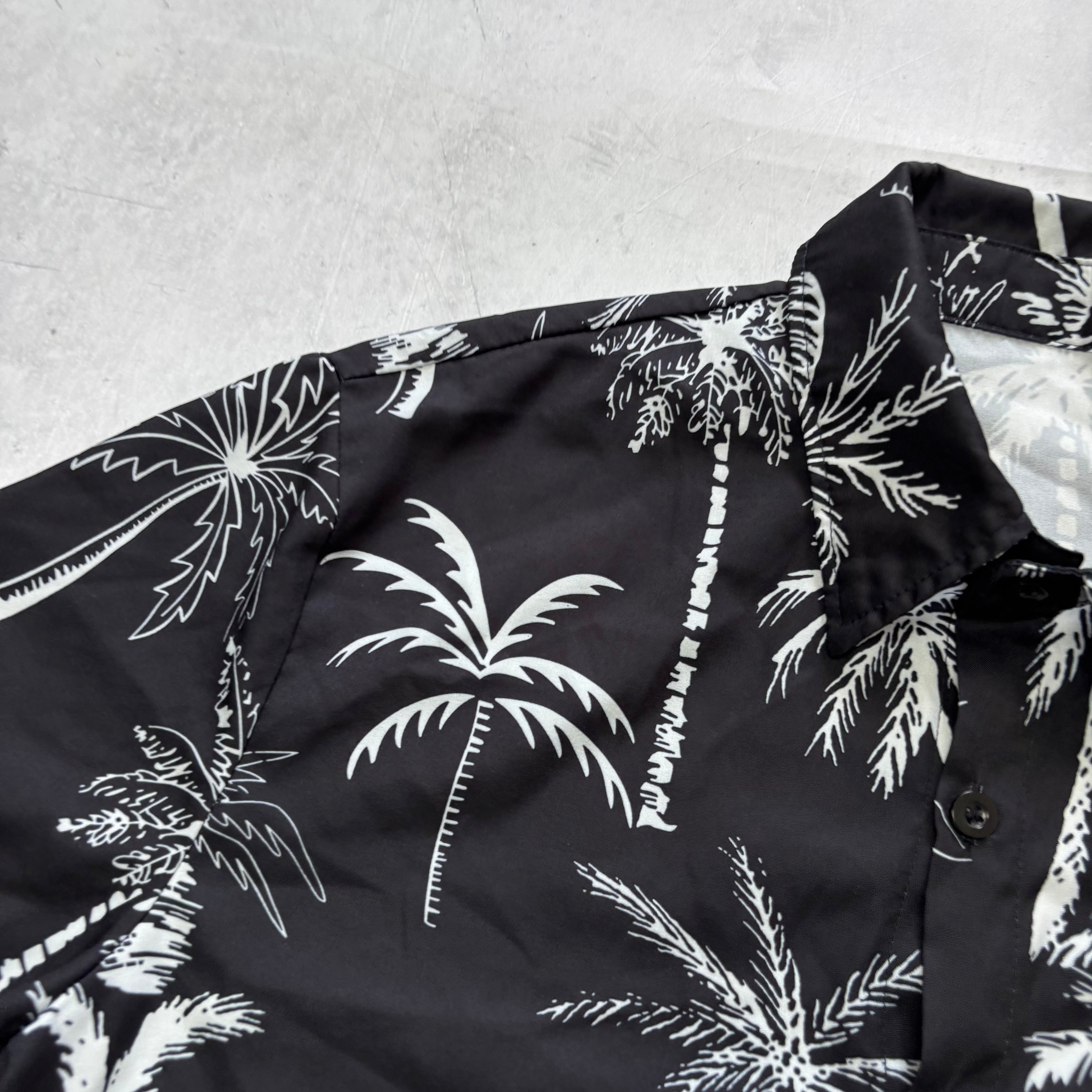 Hawaiian Shirt Mens Small Black Floral Aloha Short Sleeve Polyester (E)