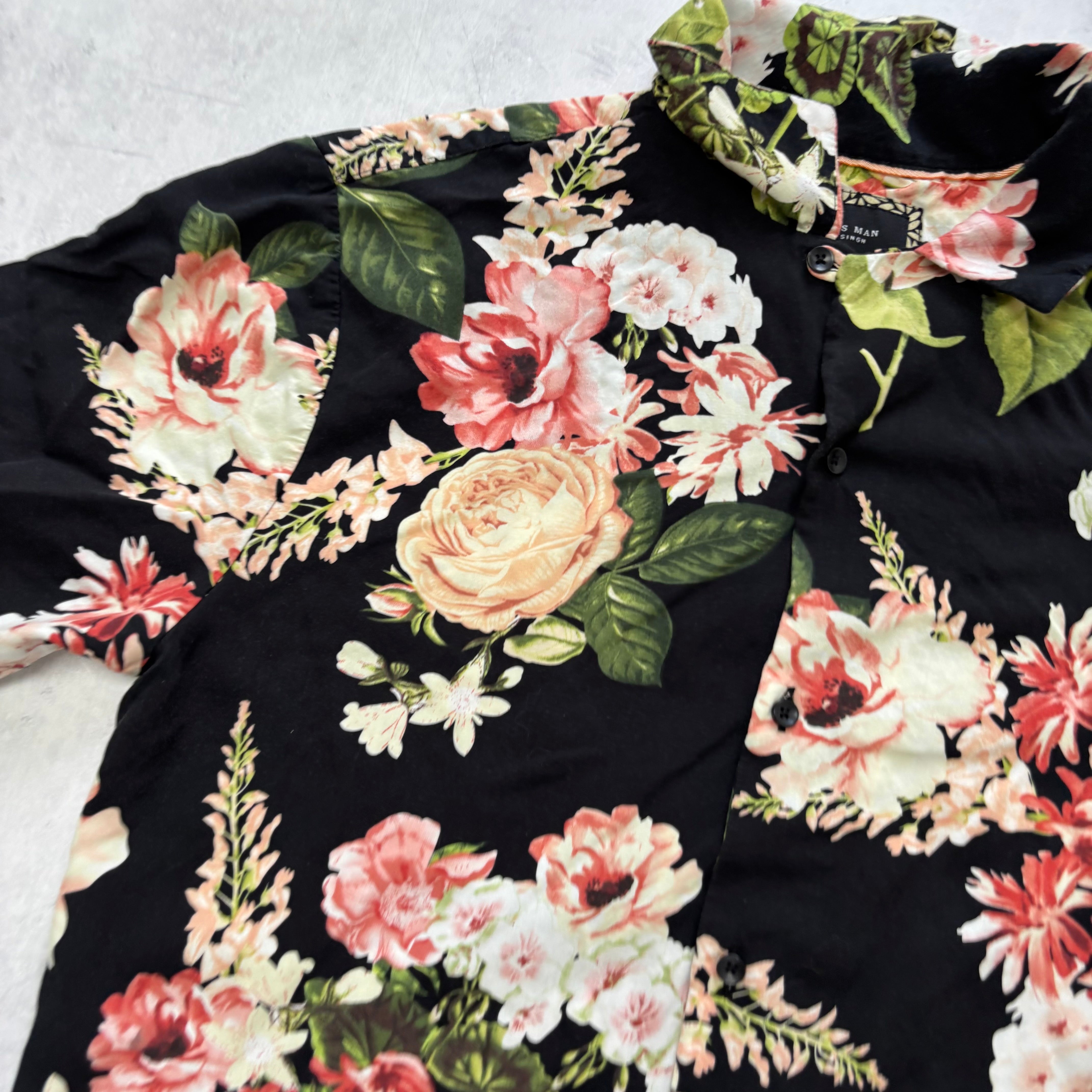 Hawaiian Shirt Mens Small Black Floral Aloha Short Sleeve Viscose (E)