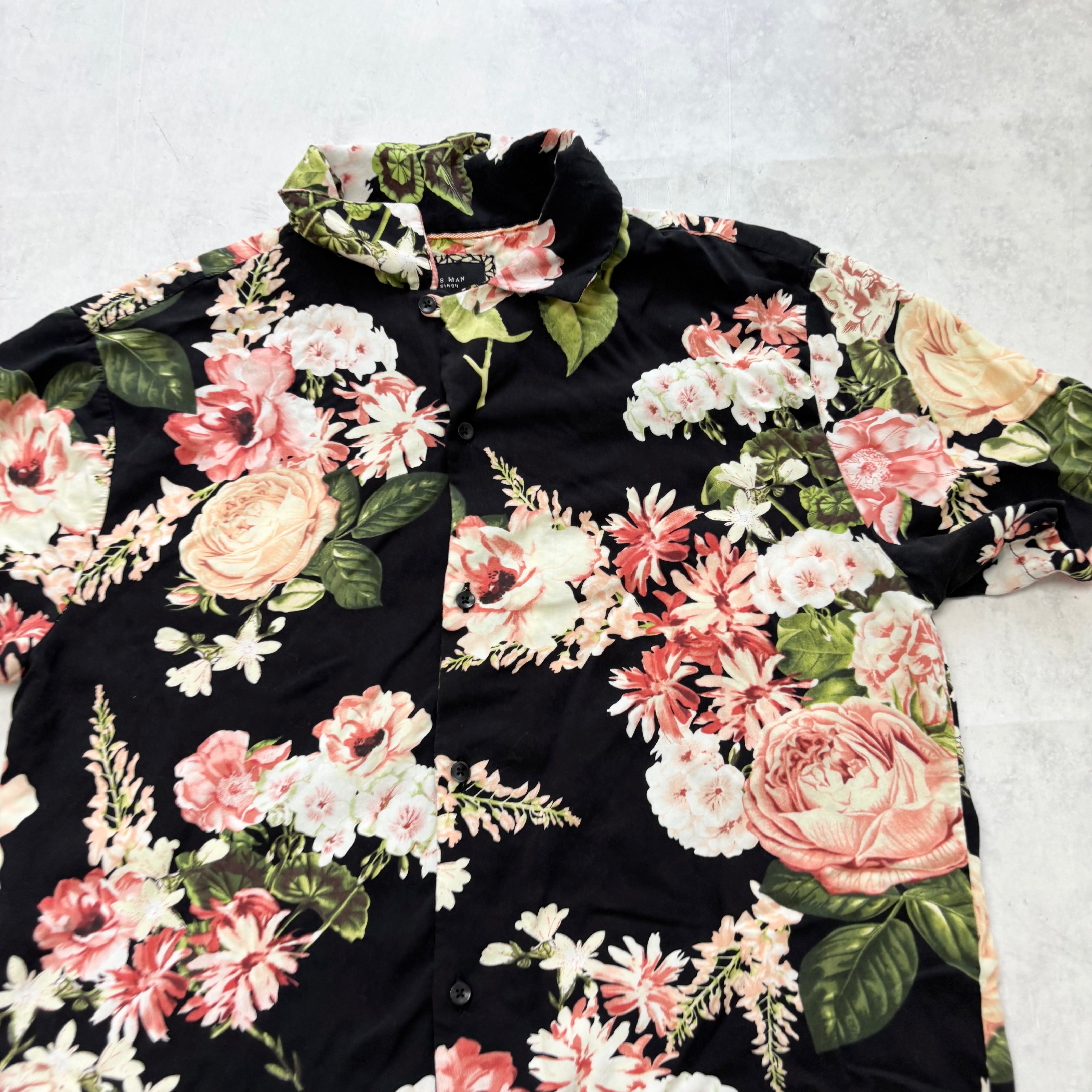Hawaiian Shirt Mens Small Black Floral Aloha Short Sleeve Viscose (E)