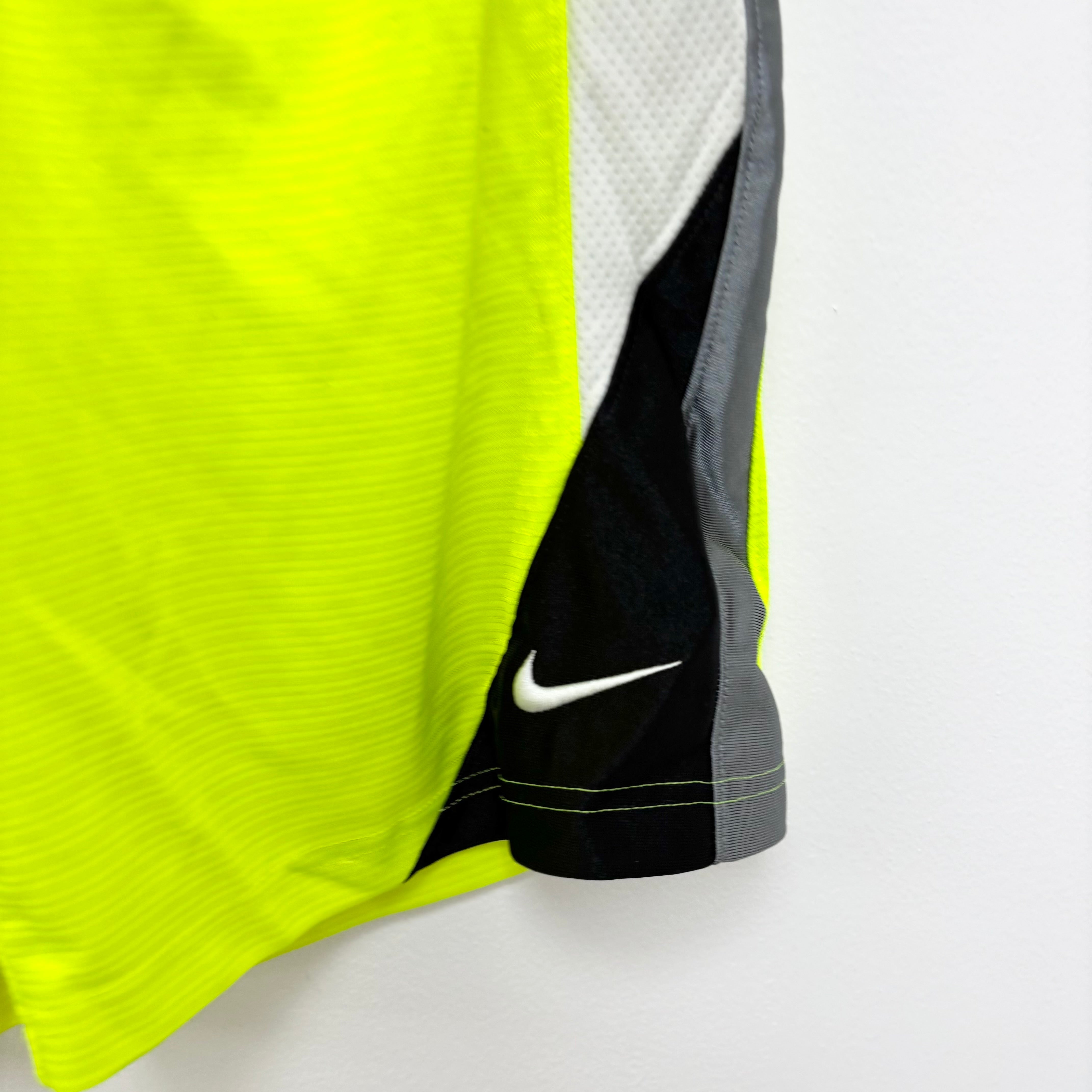 Nike Shorts Mens Medium Yellow Running Sports Gym Athletic