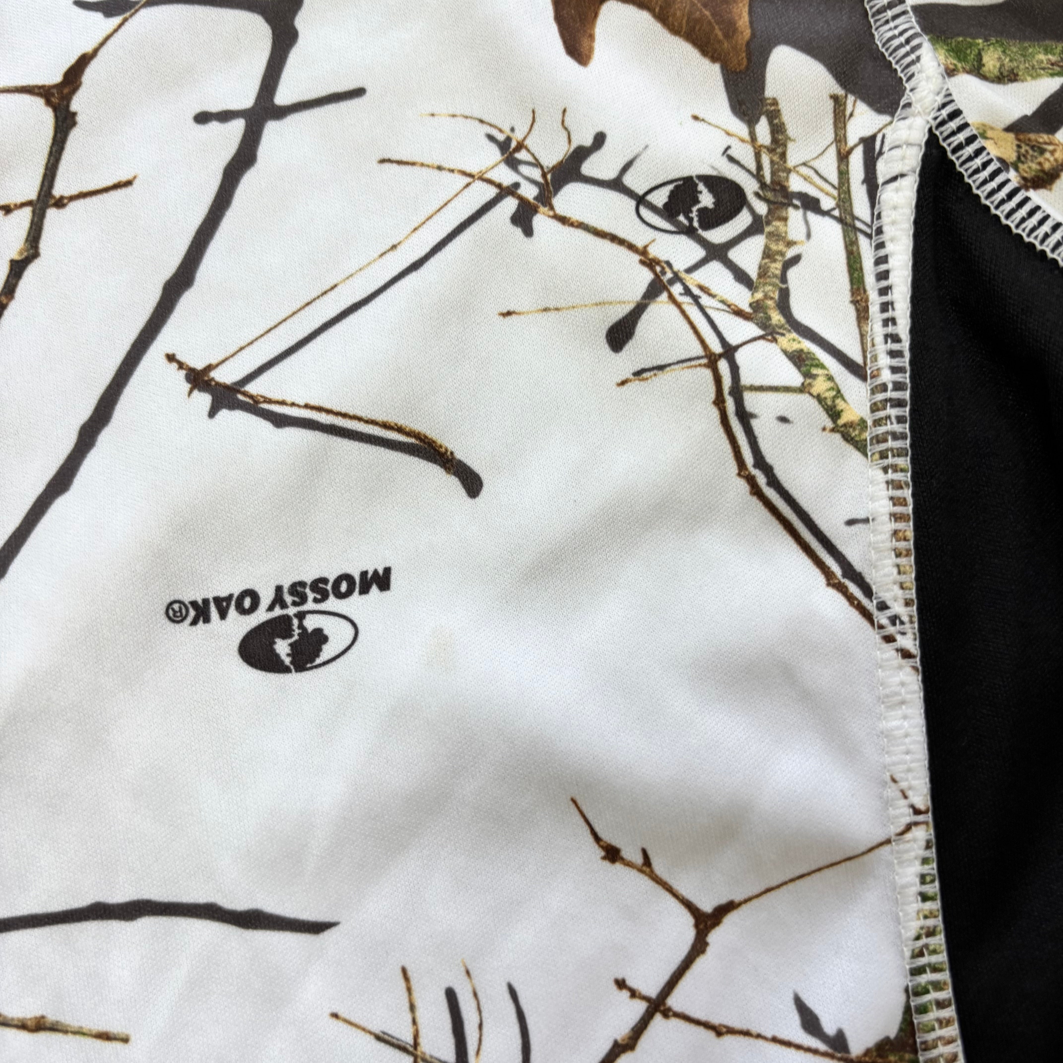 RealTree T Shirt Mens Small Camo Y2K Hunting White Relaxed Fit