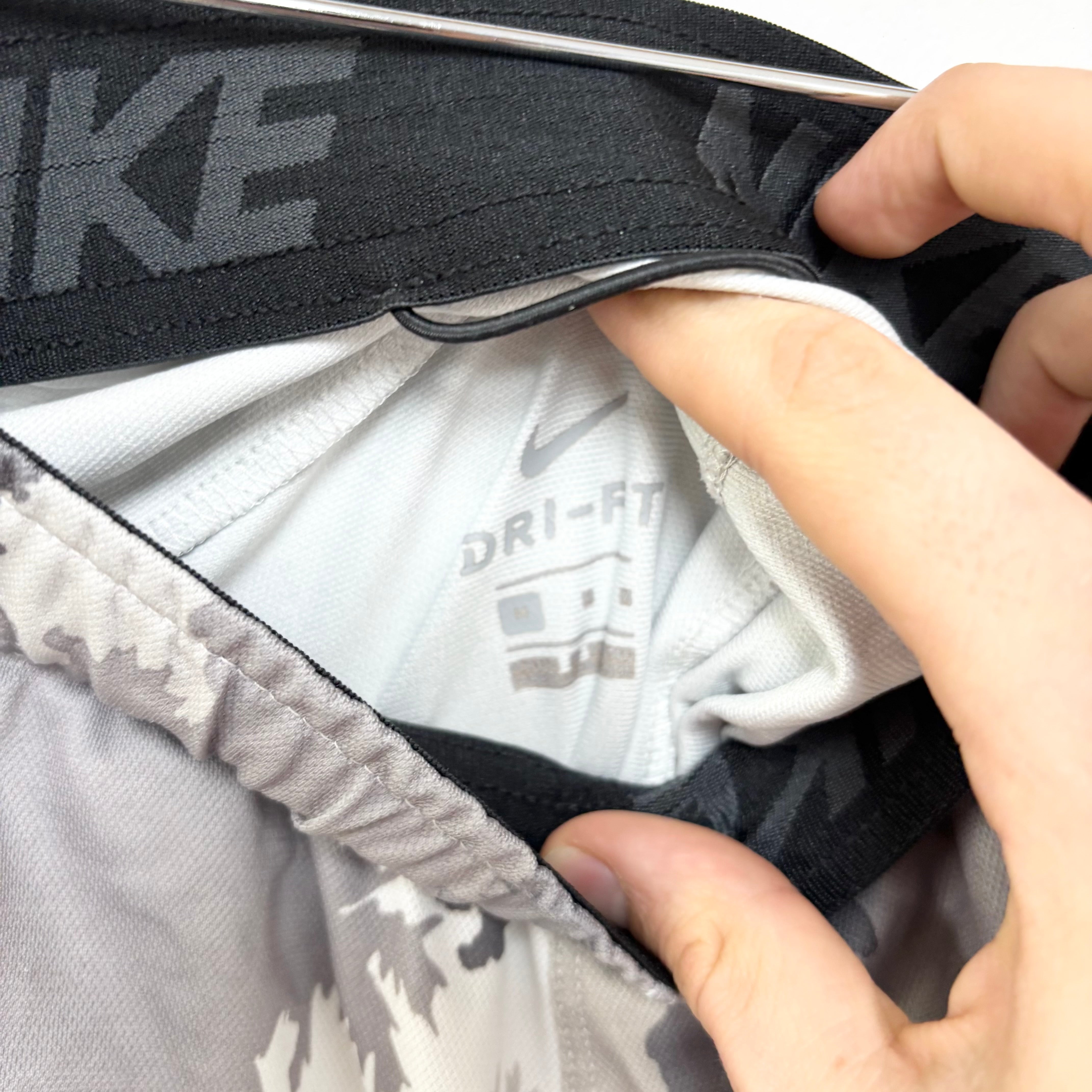 Nike Shorts Mens Medium Grey Dri Fit Running Sports Gym Athletic Pockets