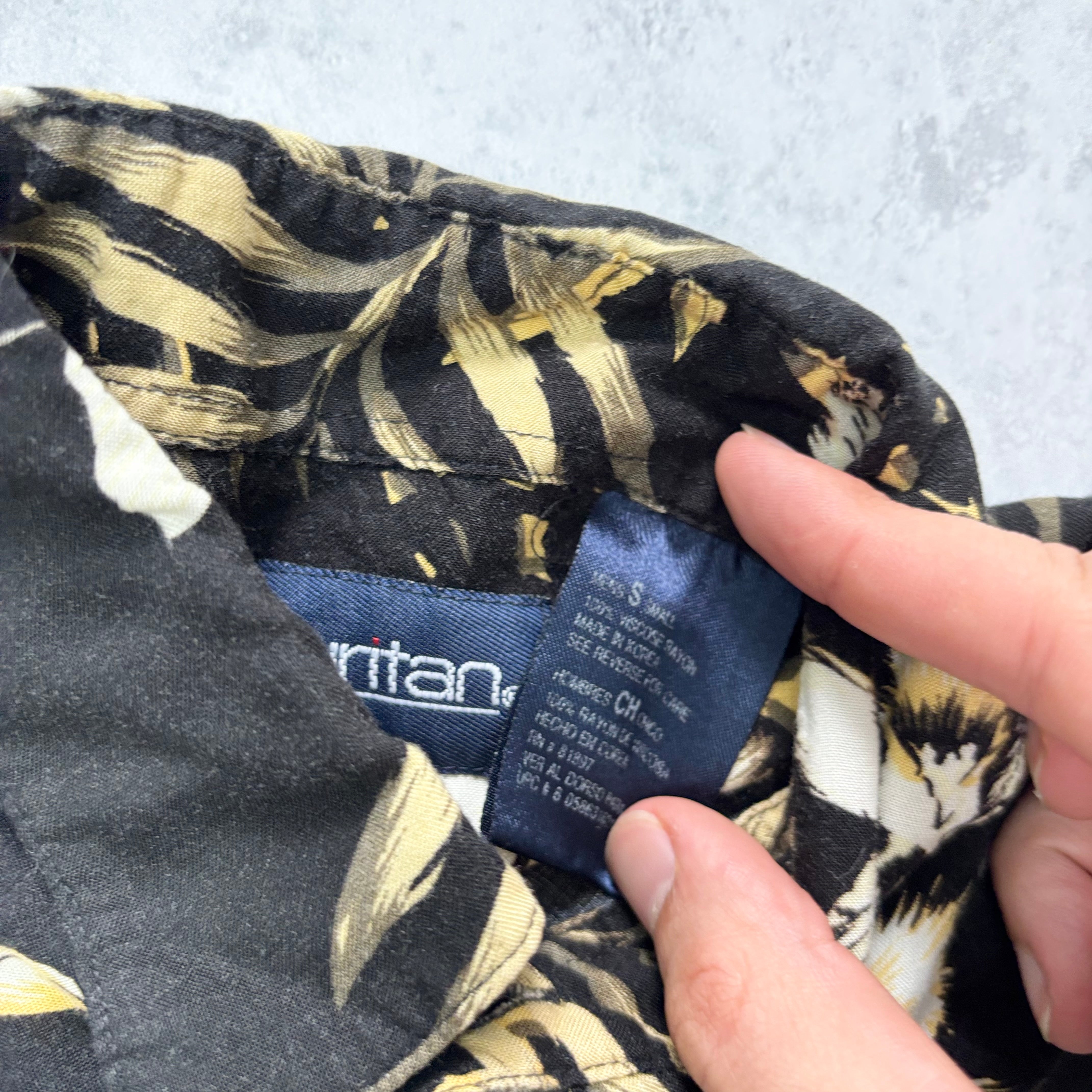 Vintage Hawaiian Shirt Mens Small Black Floral Aloha Short Sleeve Rayon (E)