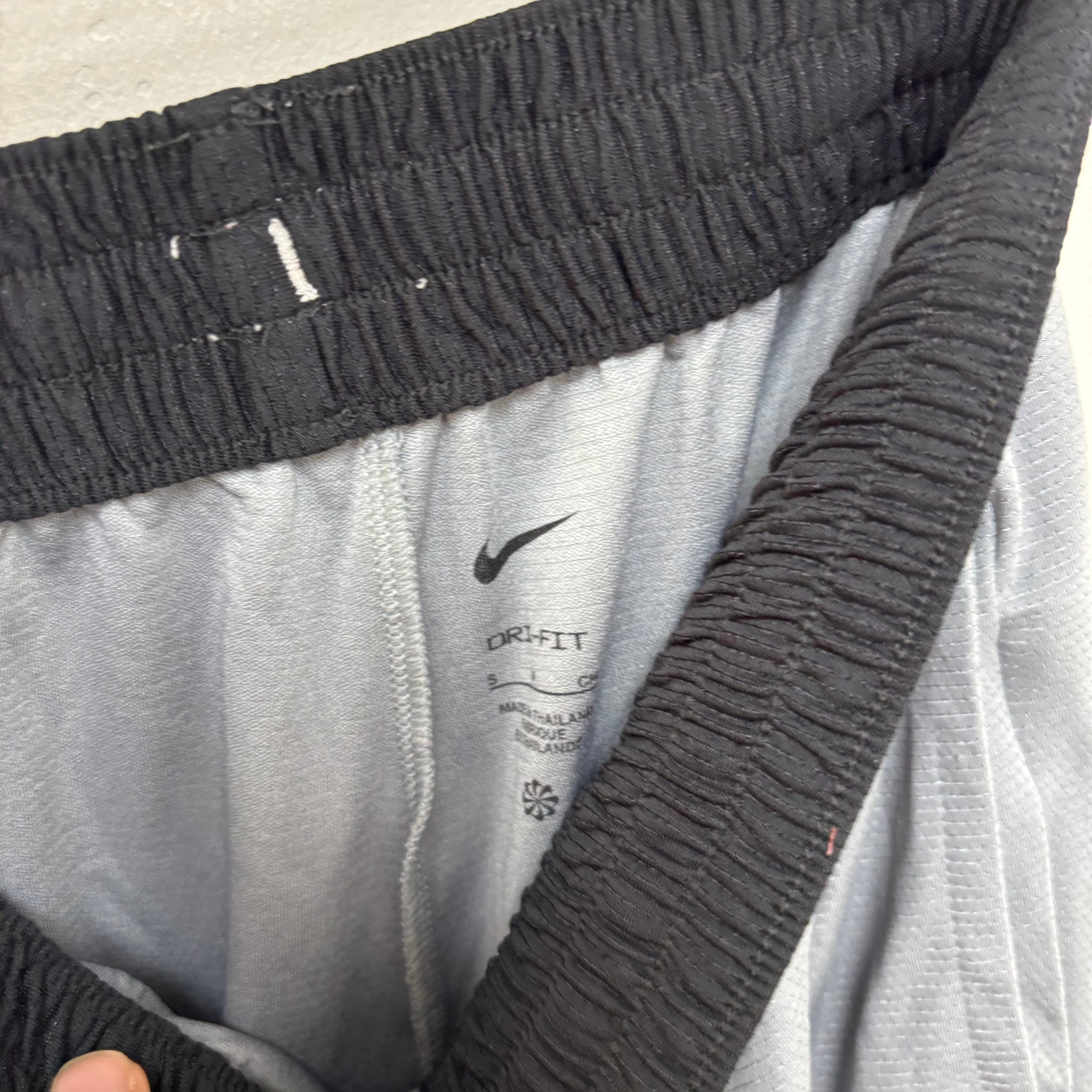 Nike Shorts Mens Small Grey Dri Fit Running Sports Gym Athletic Pockets (E)