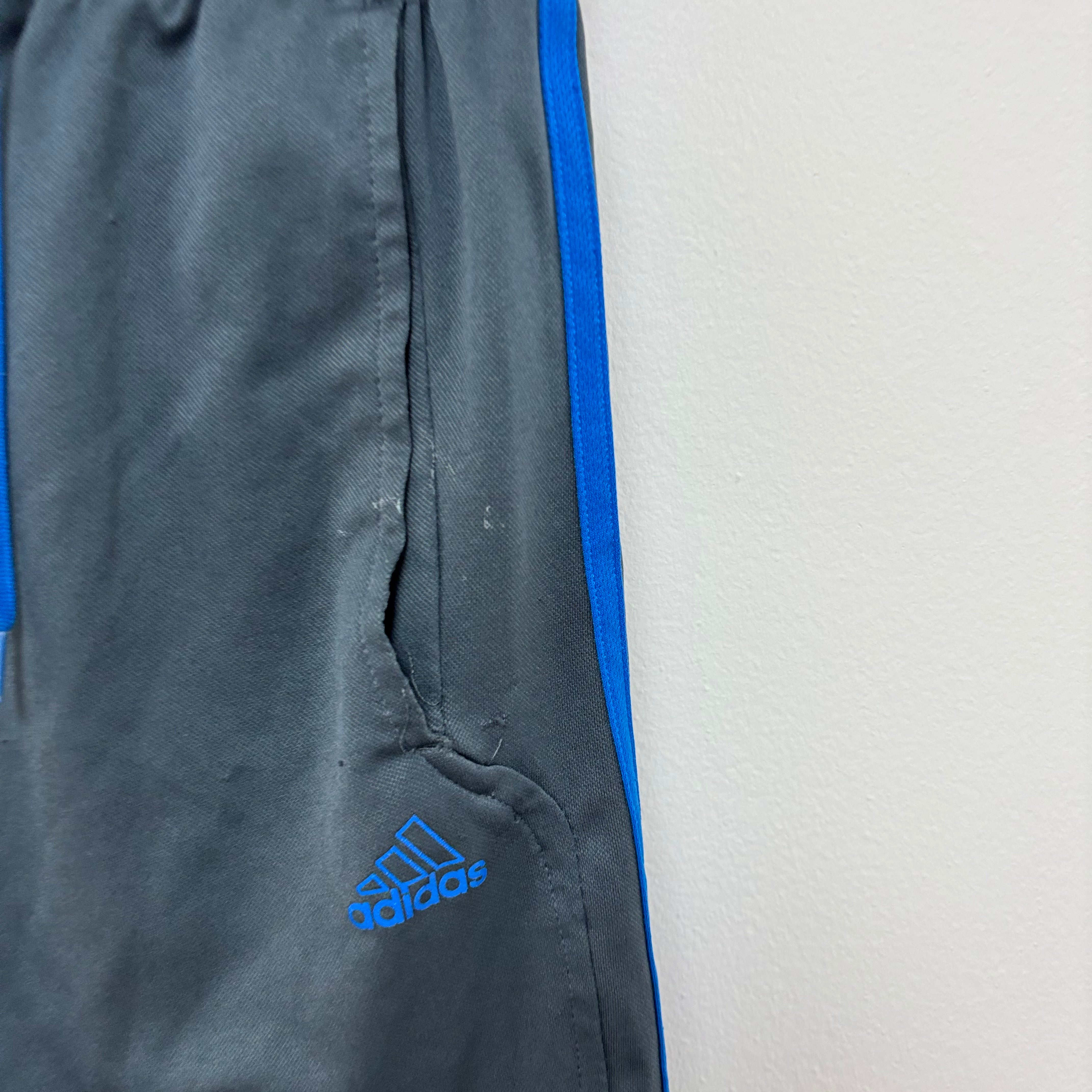 Adidas Shorts Mens Small Grey Sports Running Gym Athletic Pockets (F)