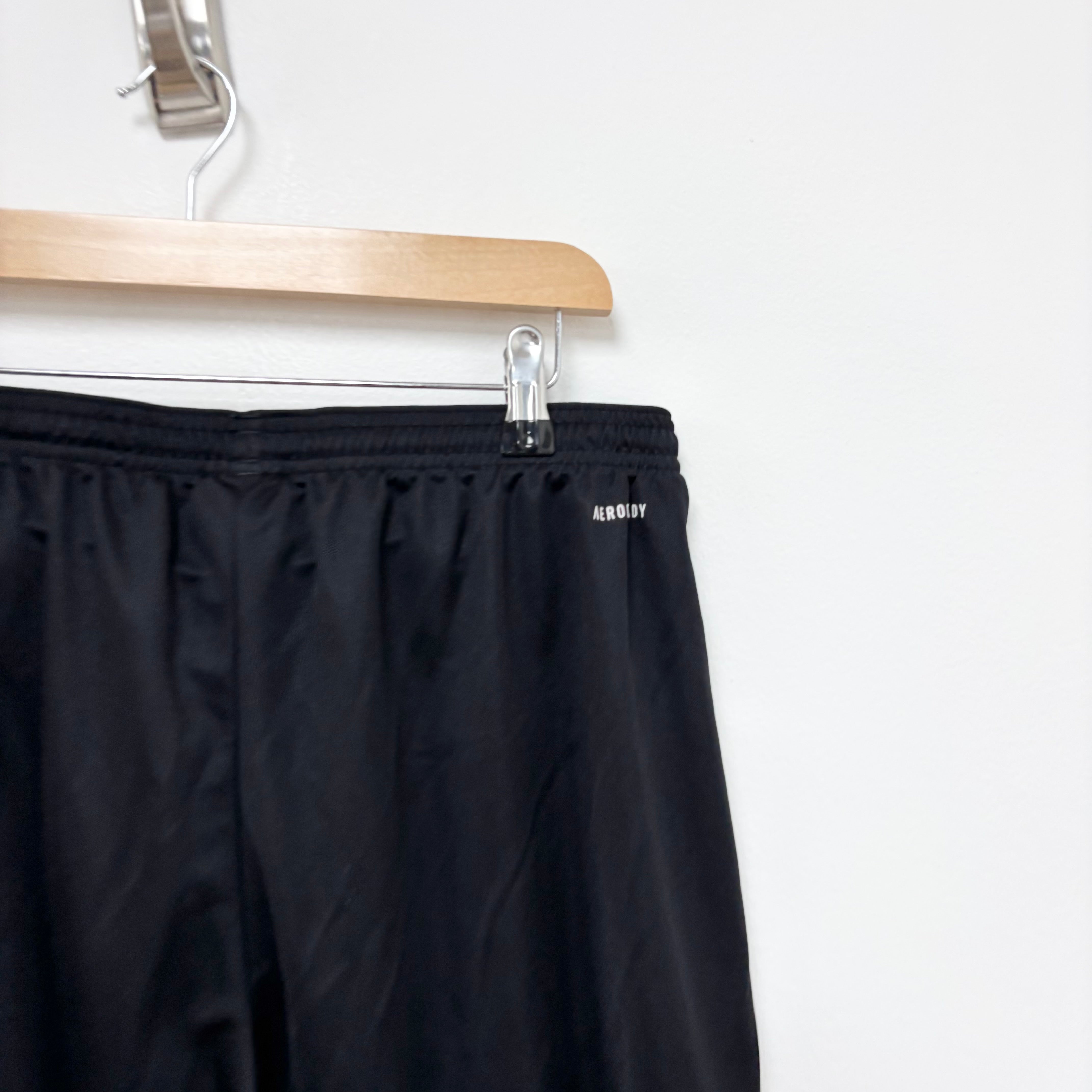 Adidas Shorts Mens XL Black Sports Running Gym Athletic Pockets Aeroready (E)