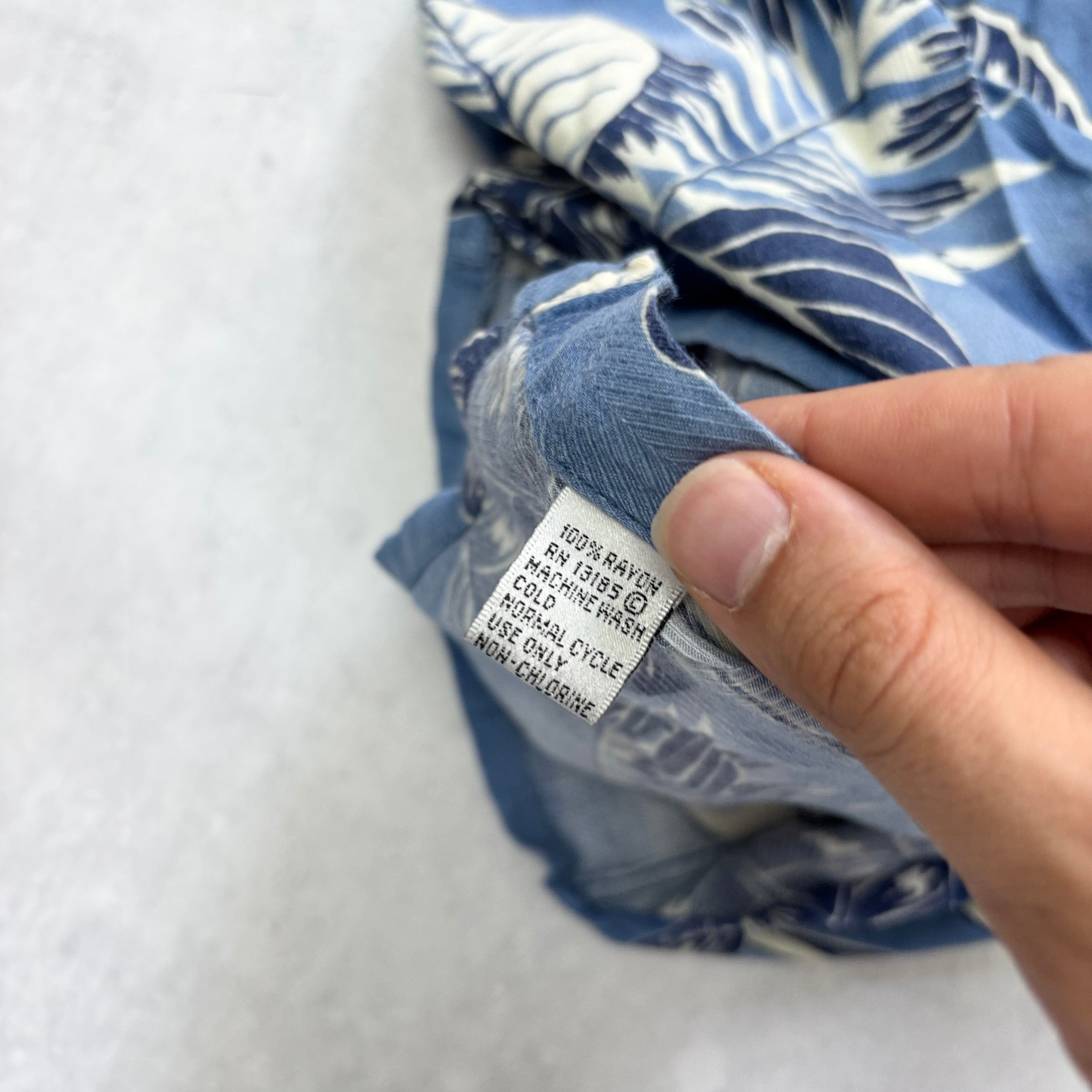 Vintage Hawaiian Shirt Mens Small Blue Floral Aloha Short Sleeve Rayon (E)