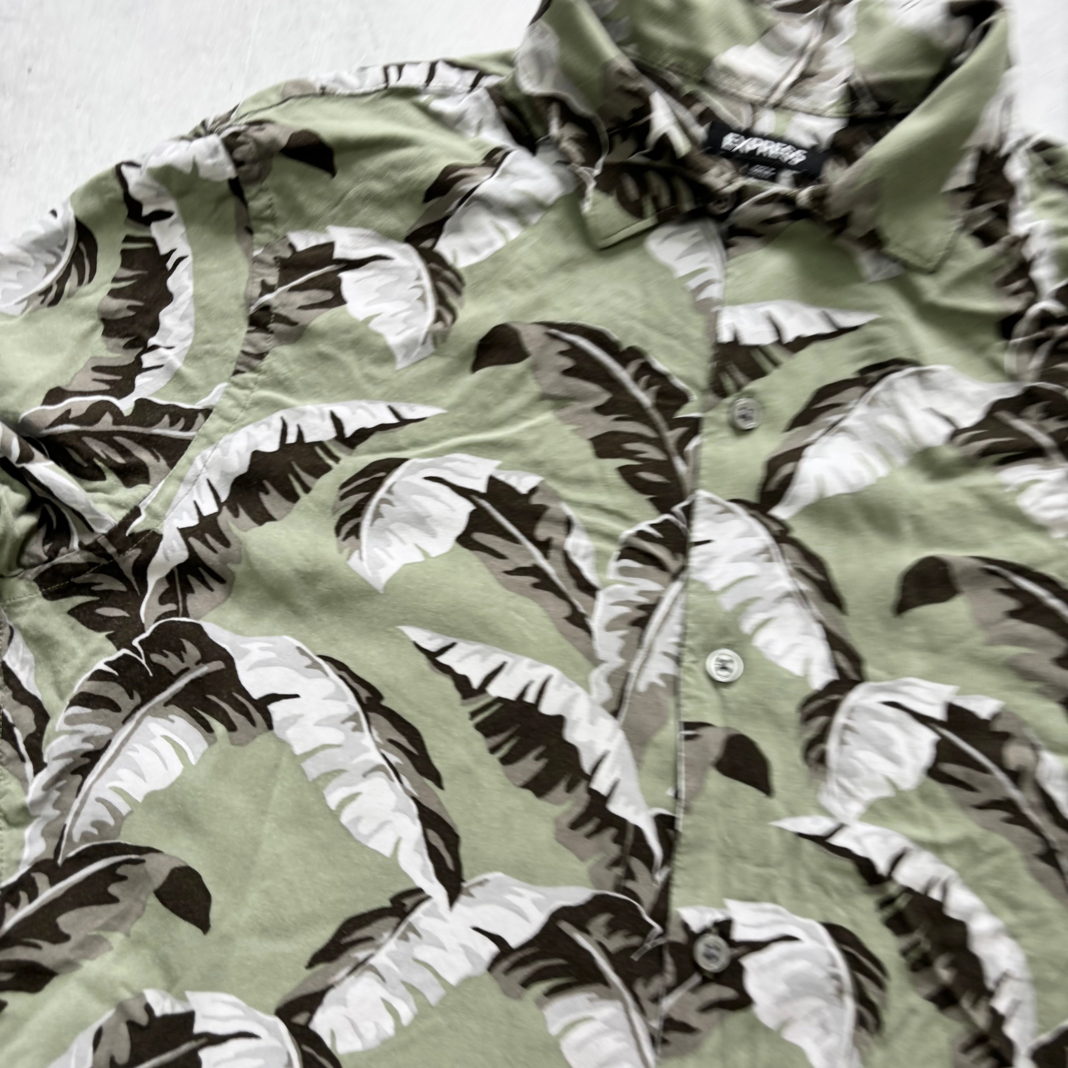 Hawaiian Shirt Mens Small Green Floral Aloha Short Sleeve Rayon