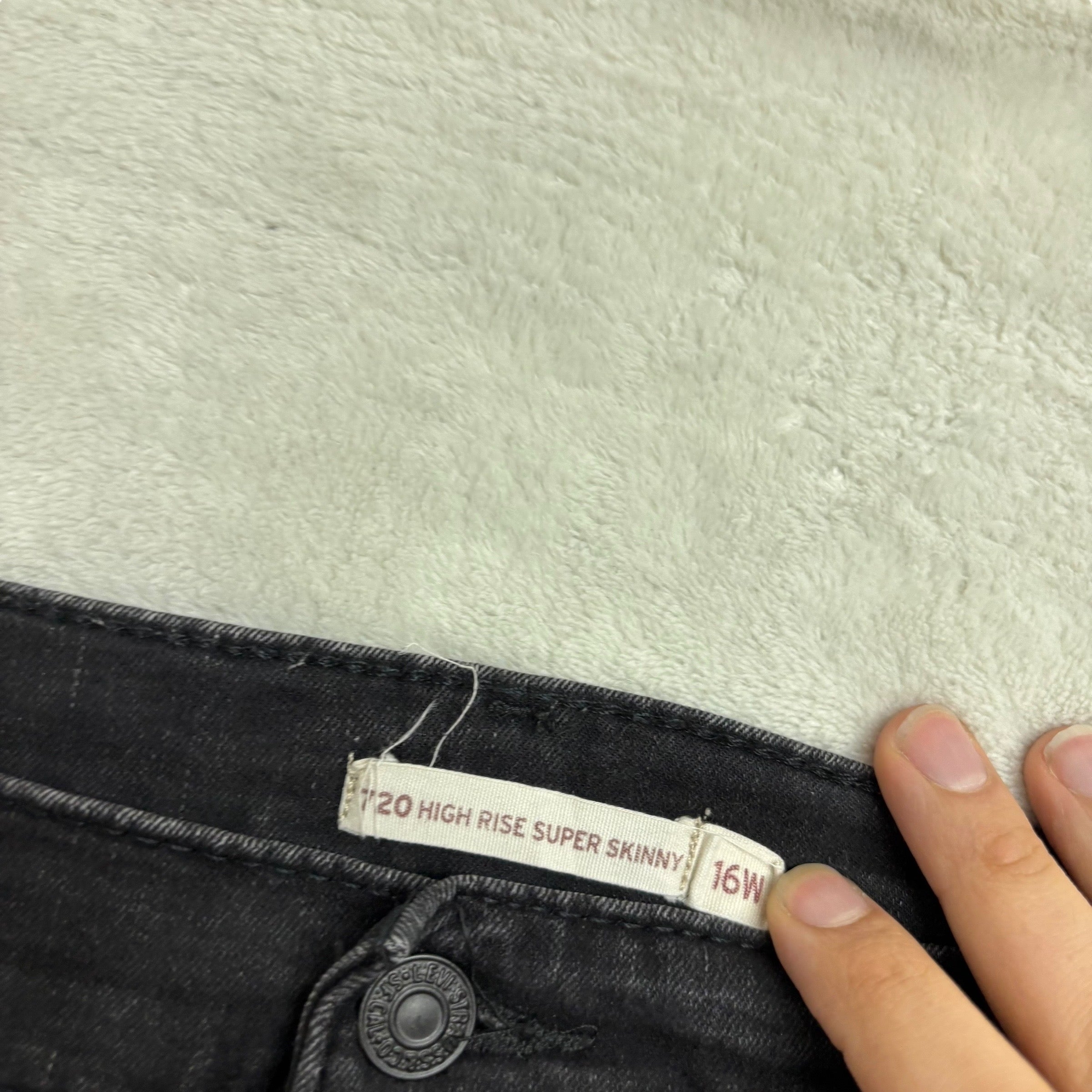 Levis 720 Jeans W34 L29 Womens High Rise Super Skinny Black Stretch Denim