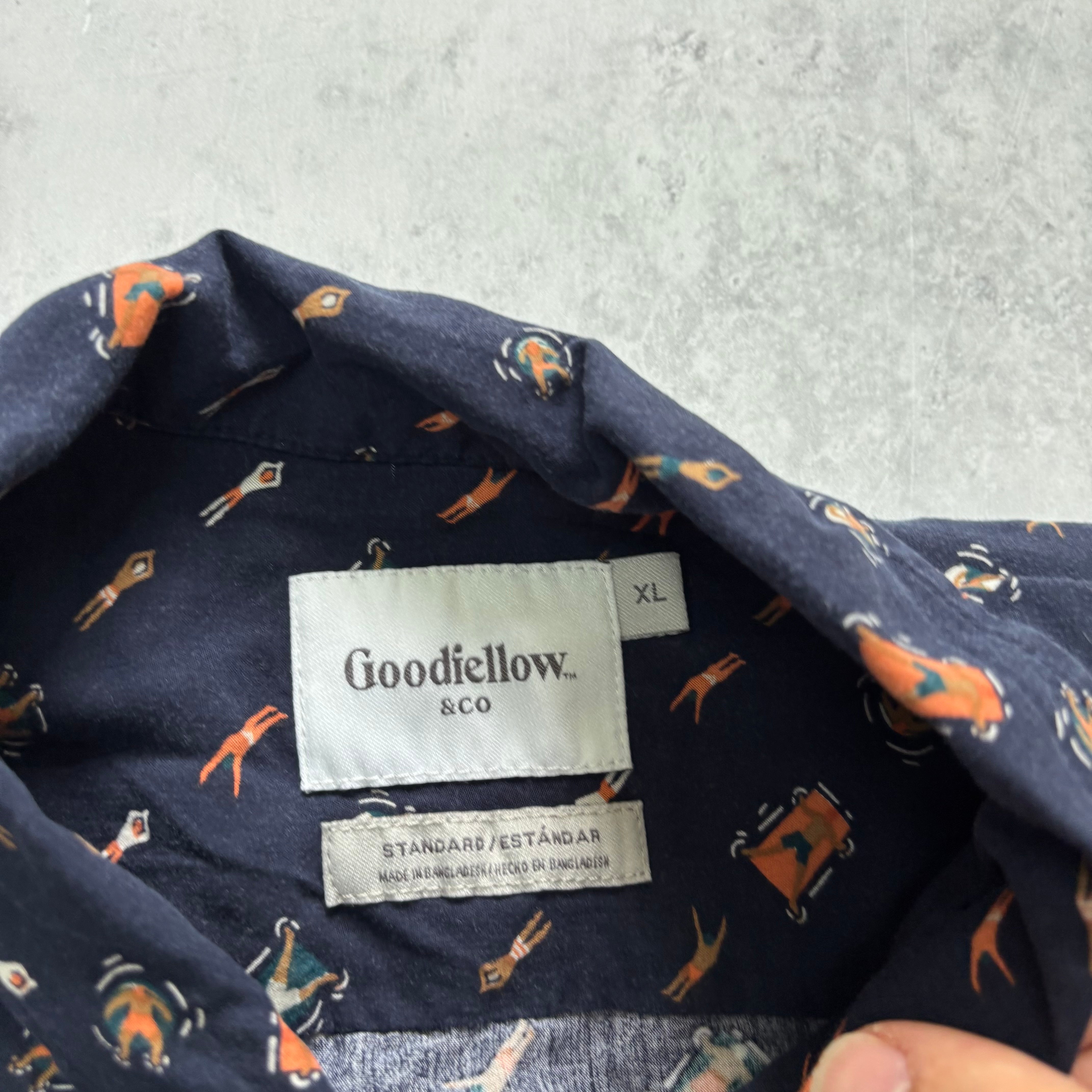 Hawaiian Shirt Mens XL Navy Floral Aloha Short Sleeve Rayon Regular Fit (E)