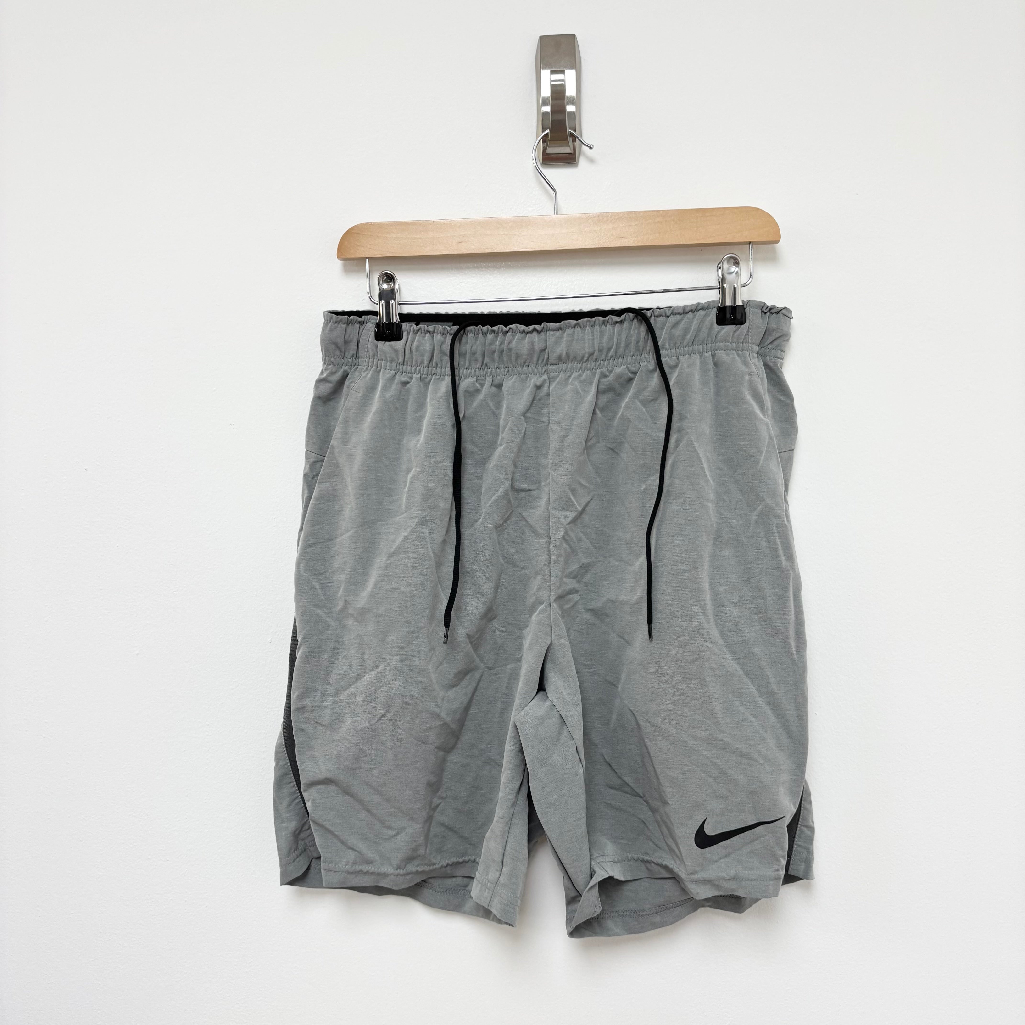 Nike Shorts Mens Medium Grey Dri Fit Running Sports Gym Athletic Pockets (E)