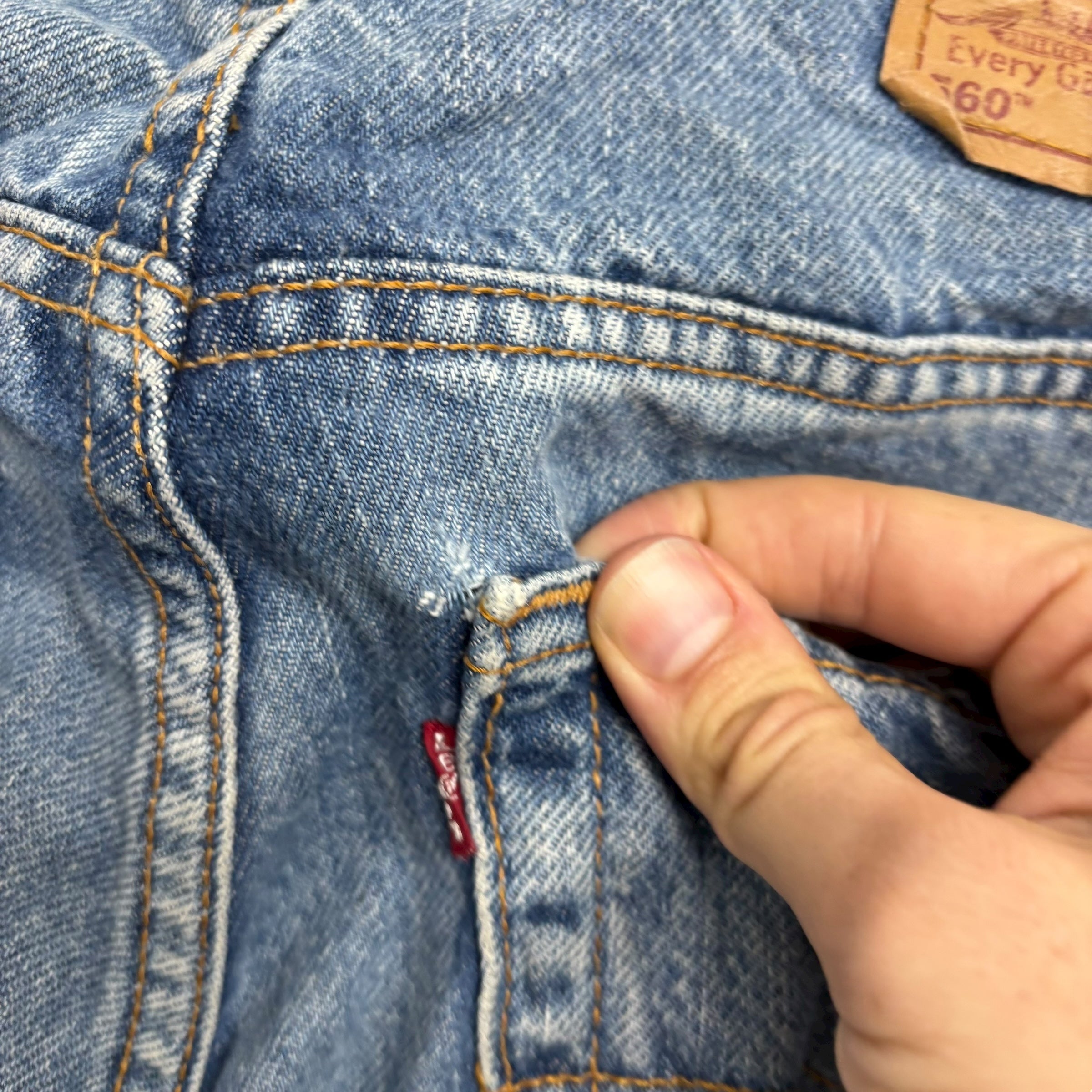 Levis 560 Jeans W38 L30 Mens Light Blue Relaxed Tapered Fit Vintage Denim