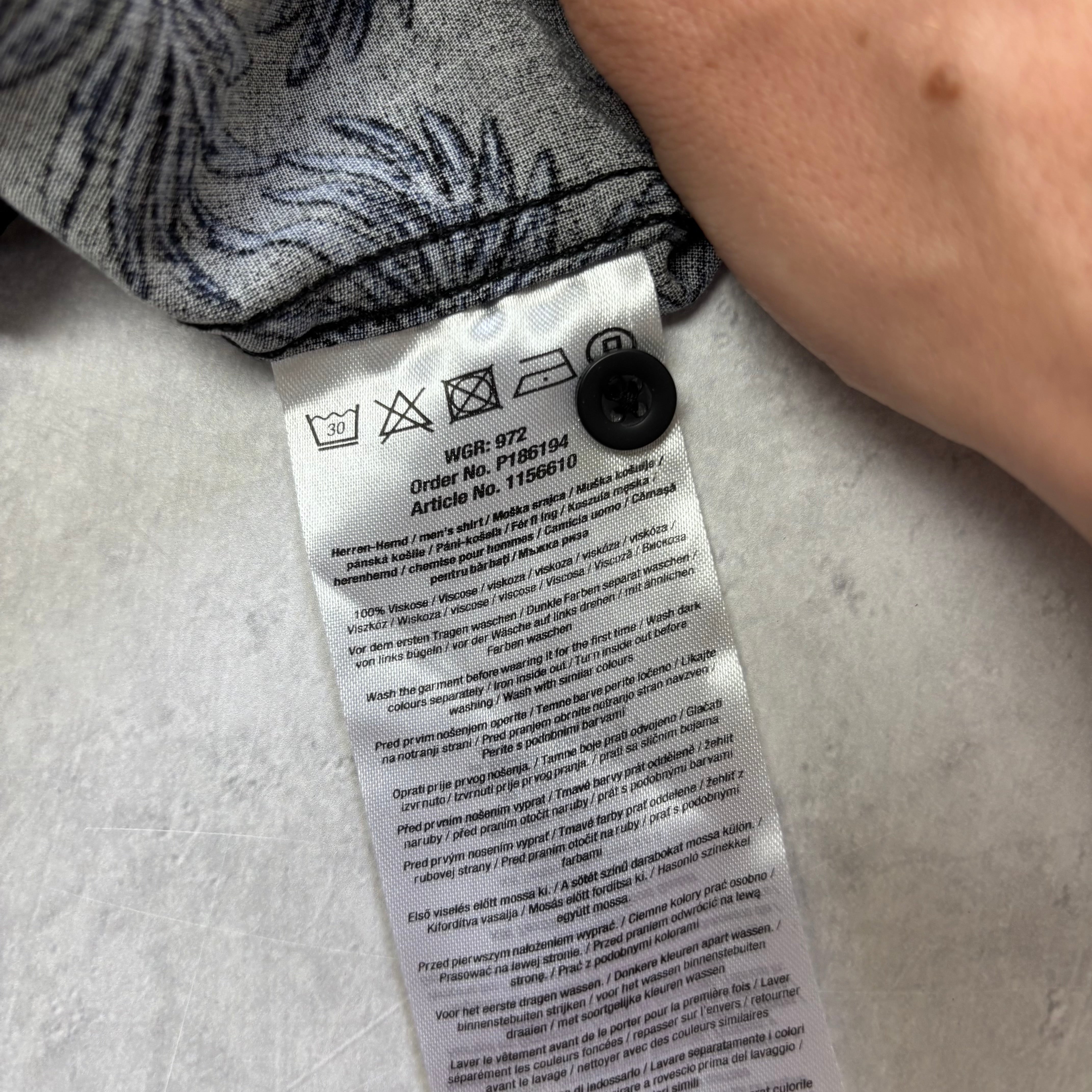 Hawaiian Shirt Mens XL Black Floral Aloha Short Sleeve Viscose (E)