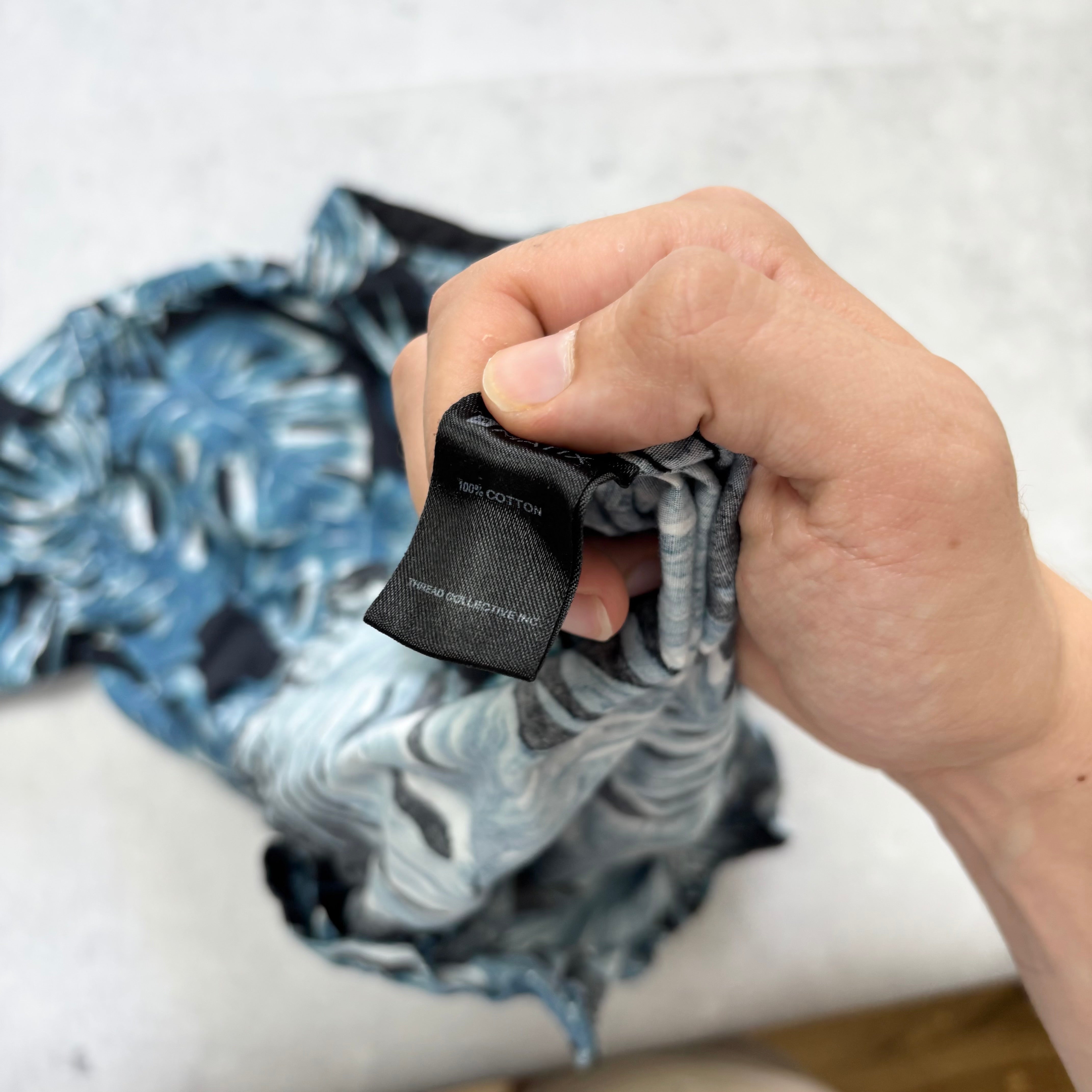 Hawaiian Shirt Mens XS Black Floral Aloha Short Sleeve Cotton (E)