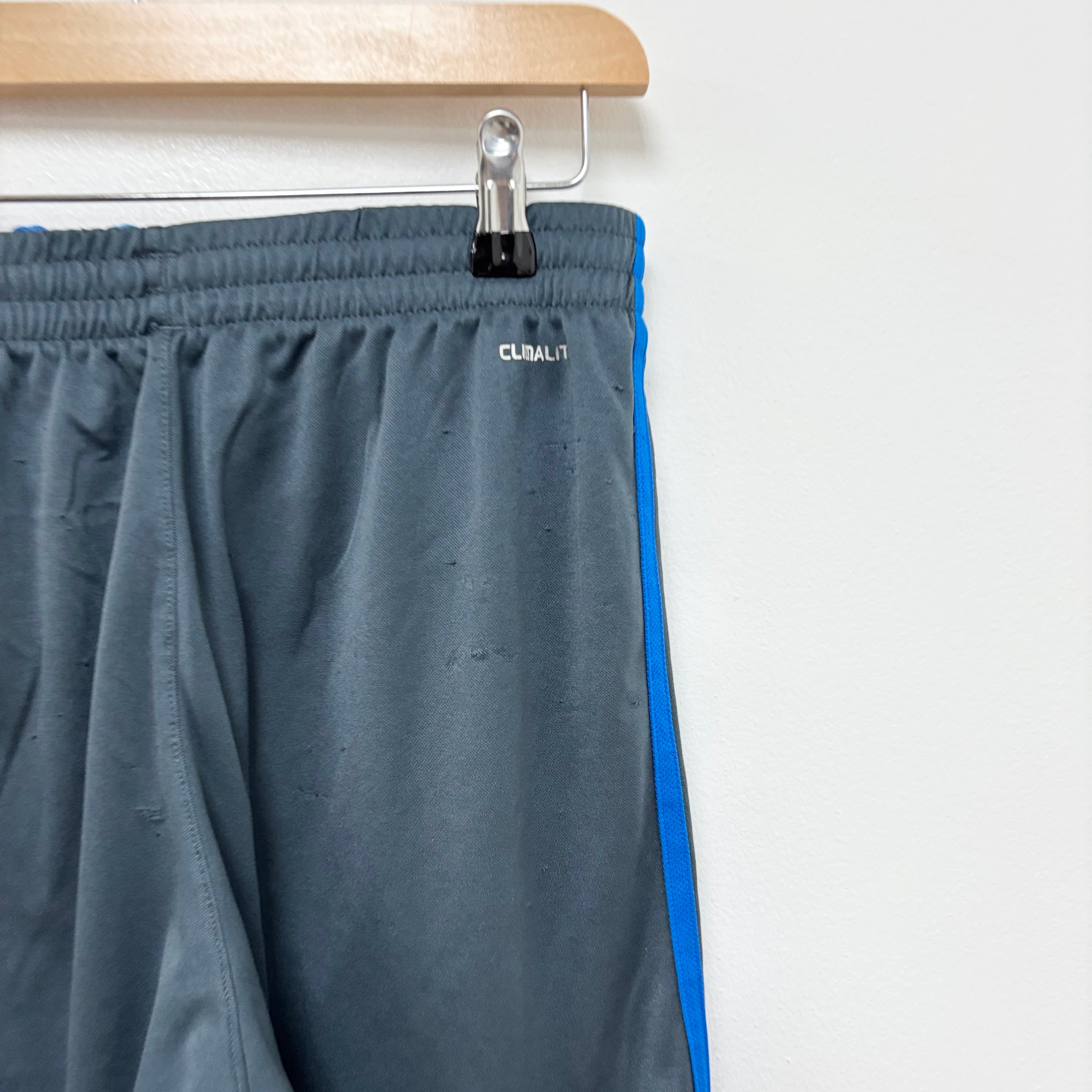 Adidas Shorts Mens Small Grey Sports Running Gym Athletic Pockets (F)