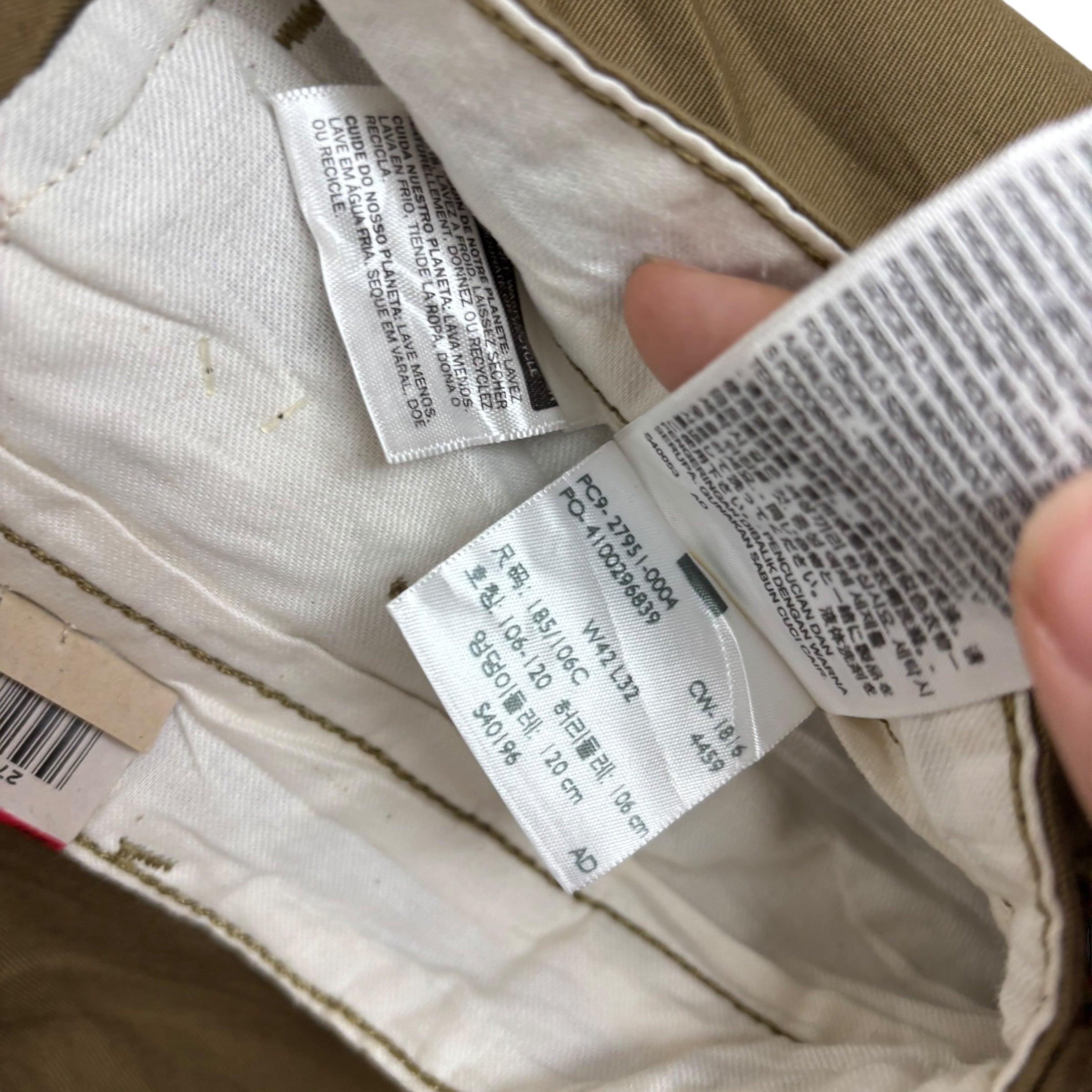 Levis 541 Trousers W42 L32 Mens Khaki Athletic Tapered Fit Stretch Pants (E)