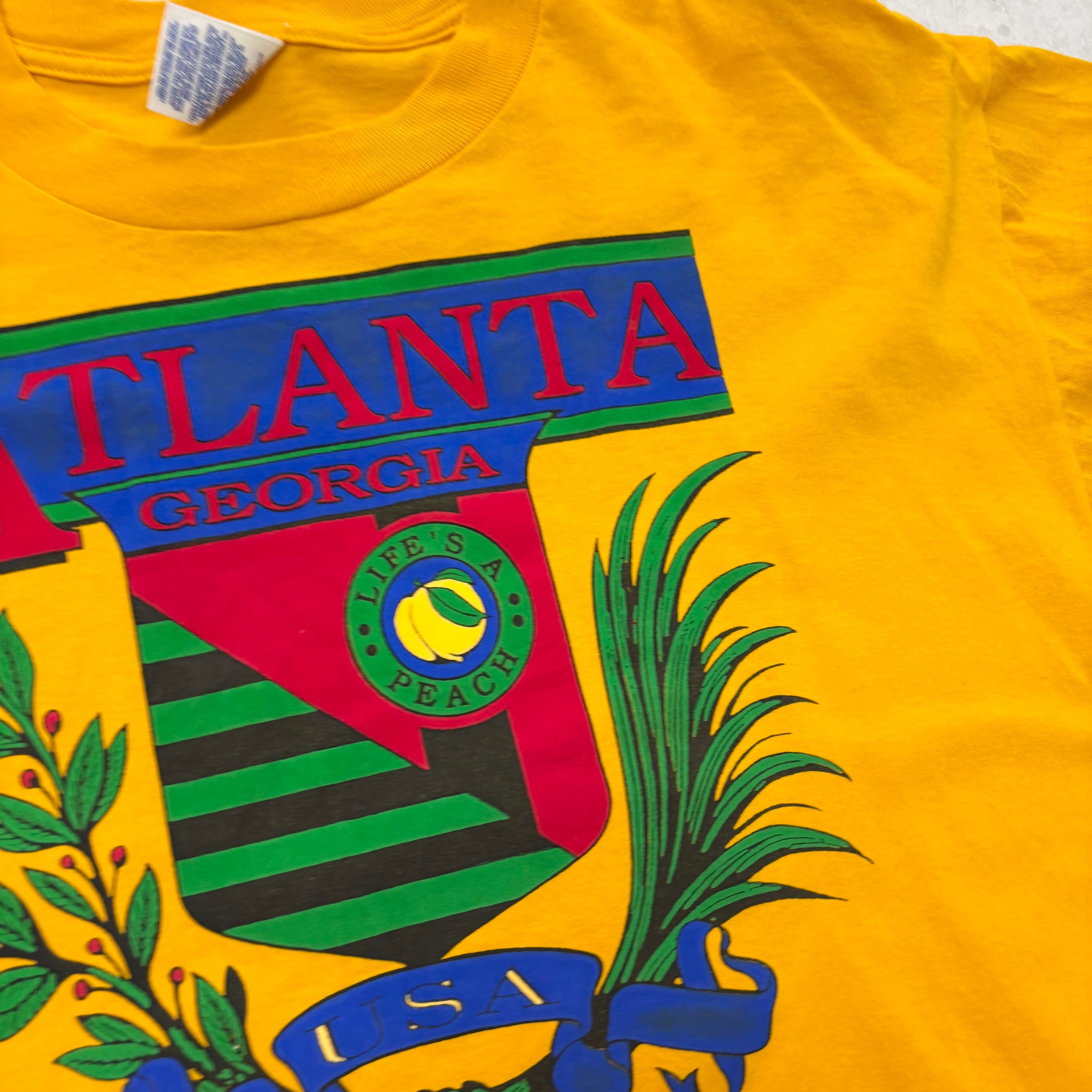 Vintage T Shirt Mens XL Yellow Graphic Print Y2K Tourist Atlanta (E)