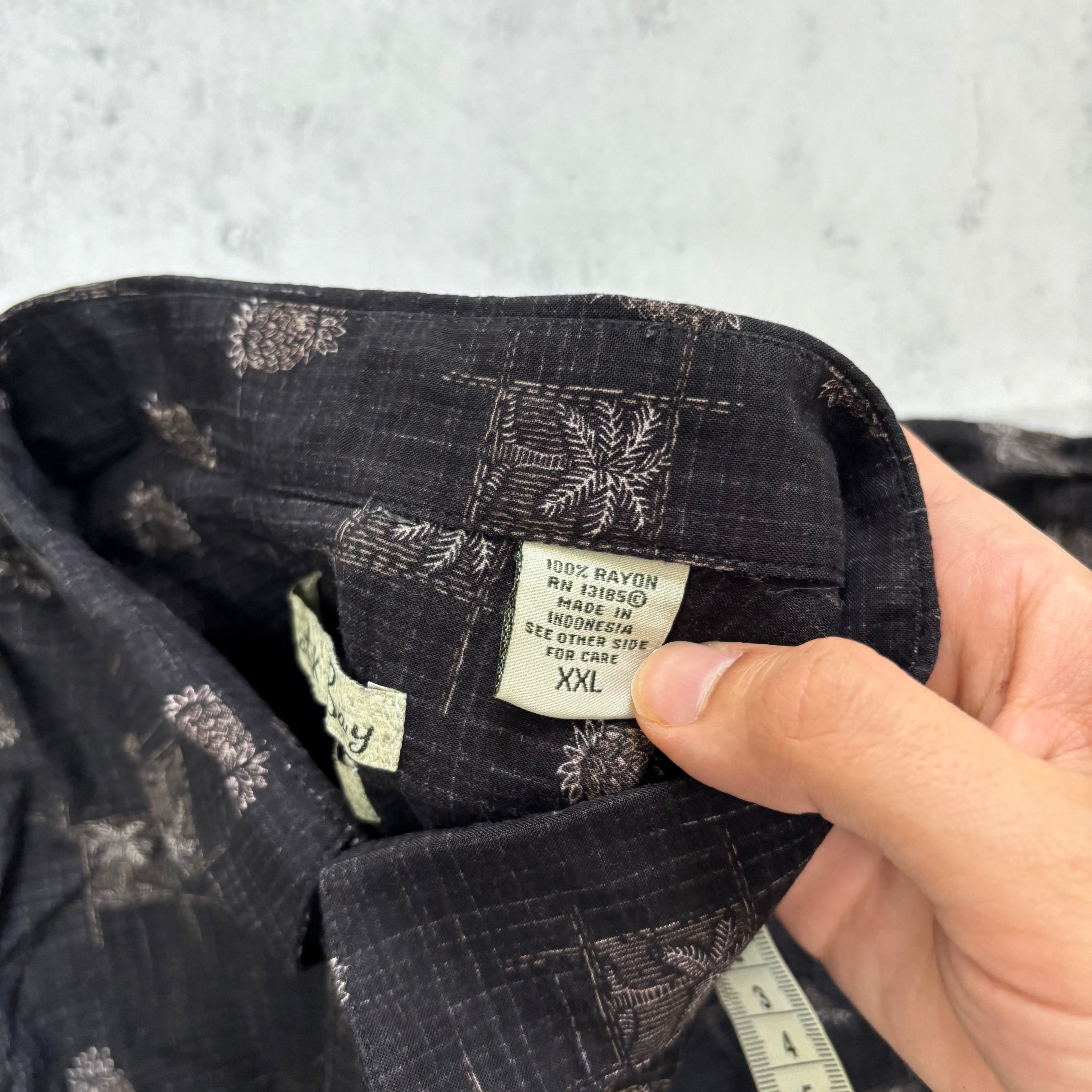 Vintage Hawaiian Shirt Mens XL Black Floral Aloha Short Sleeve Rayon (E)