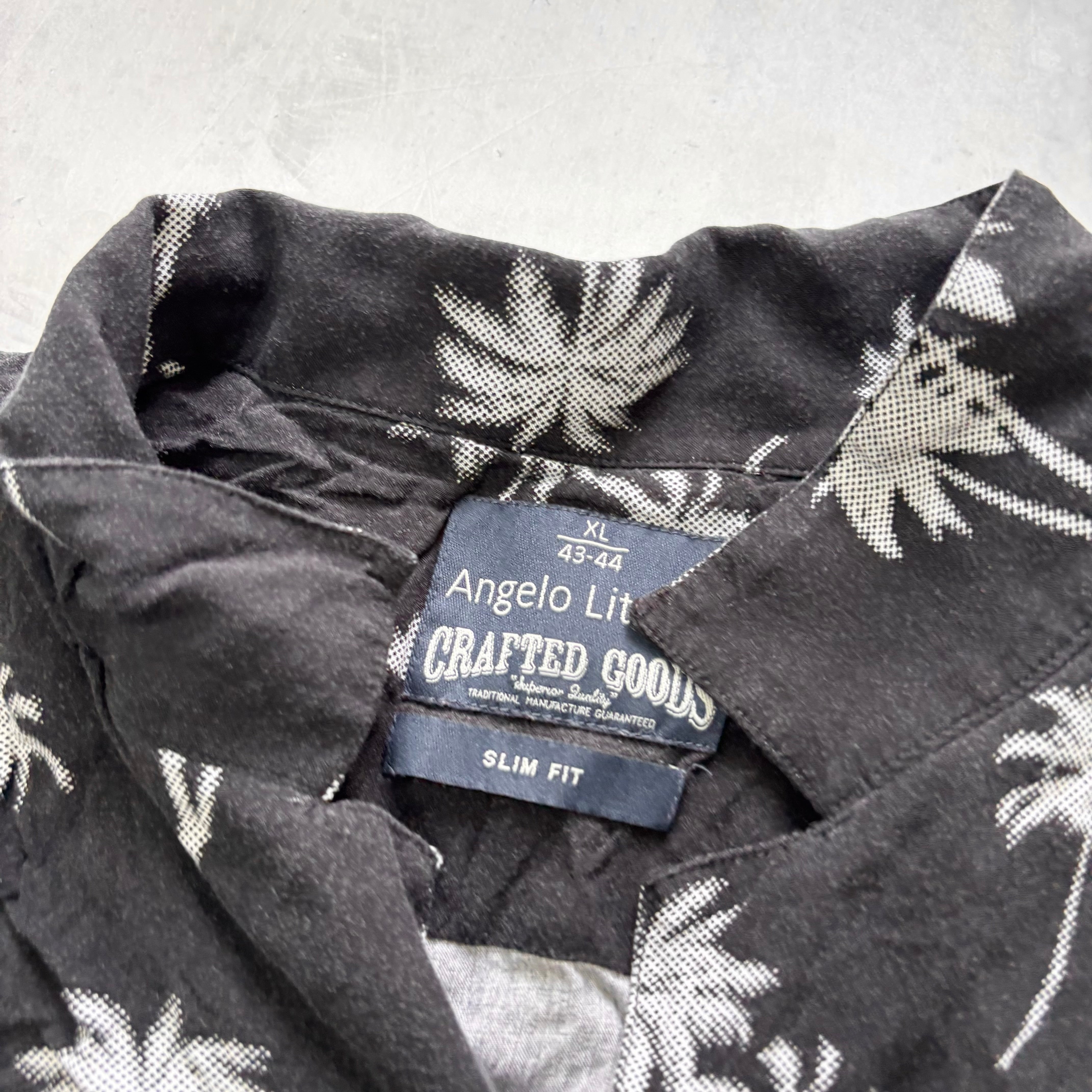 Hawaiian Shirt Mens XL Black Floral Aloha Short Sleeve Viscose Slim