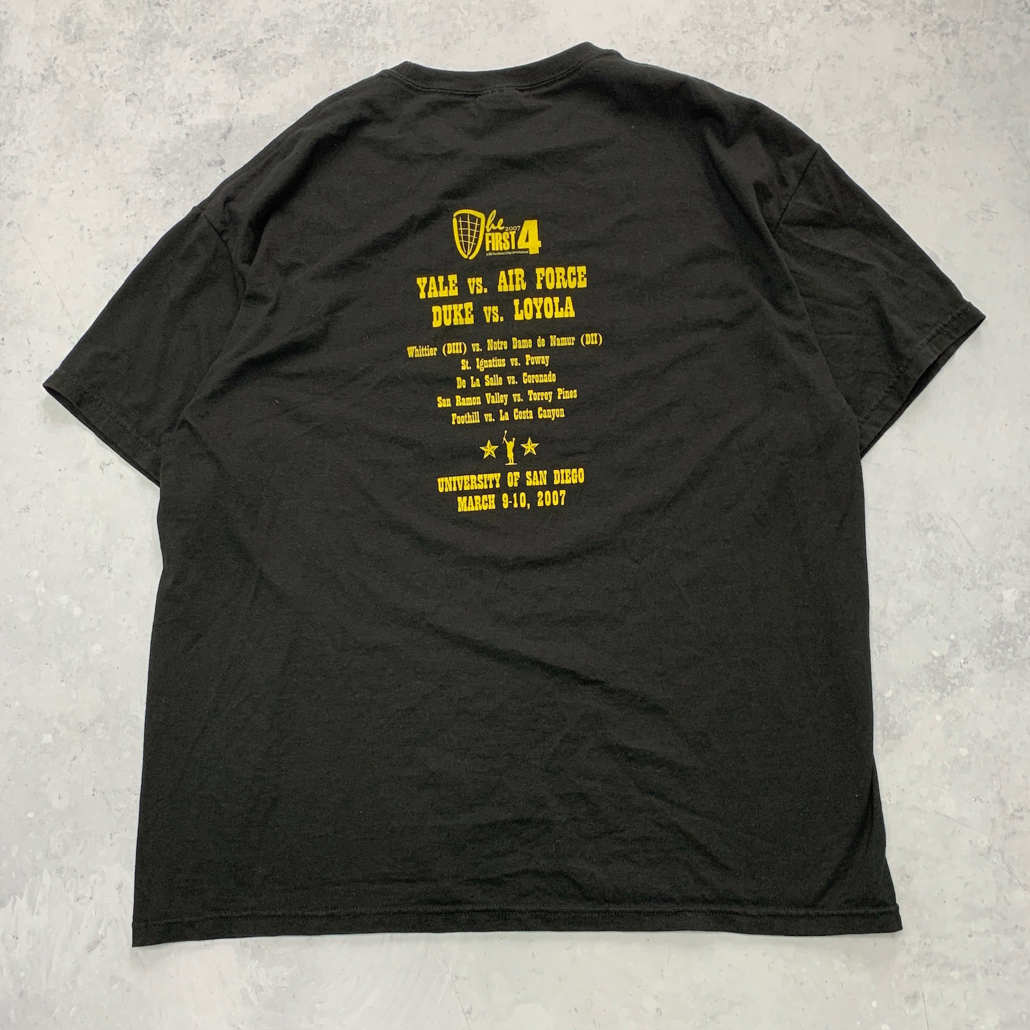 Vintage T Shirt Mens XL Black Graphic Print Y2K Tourist (E)