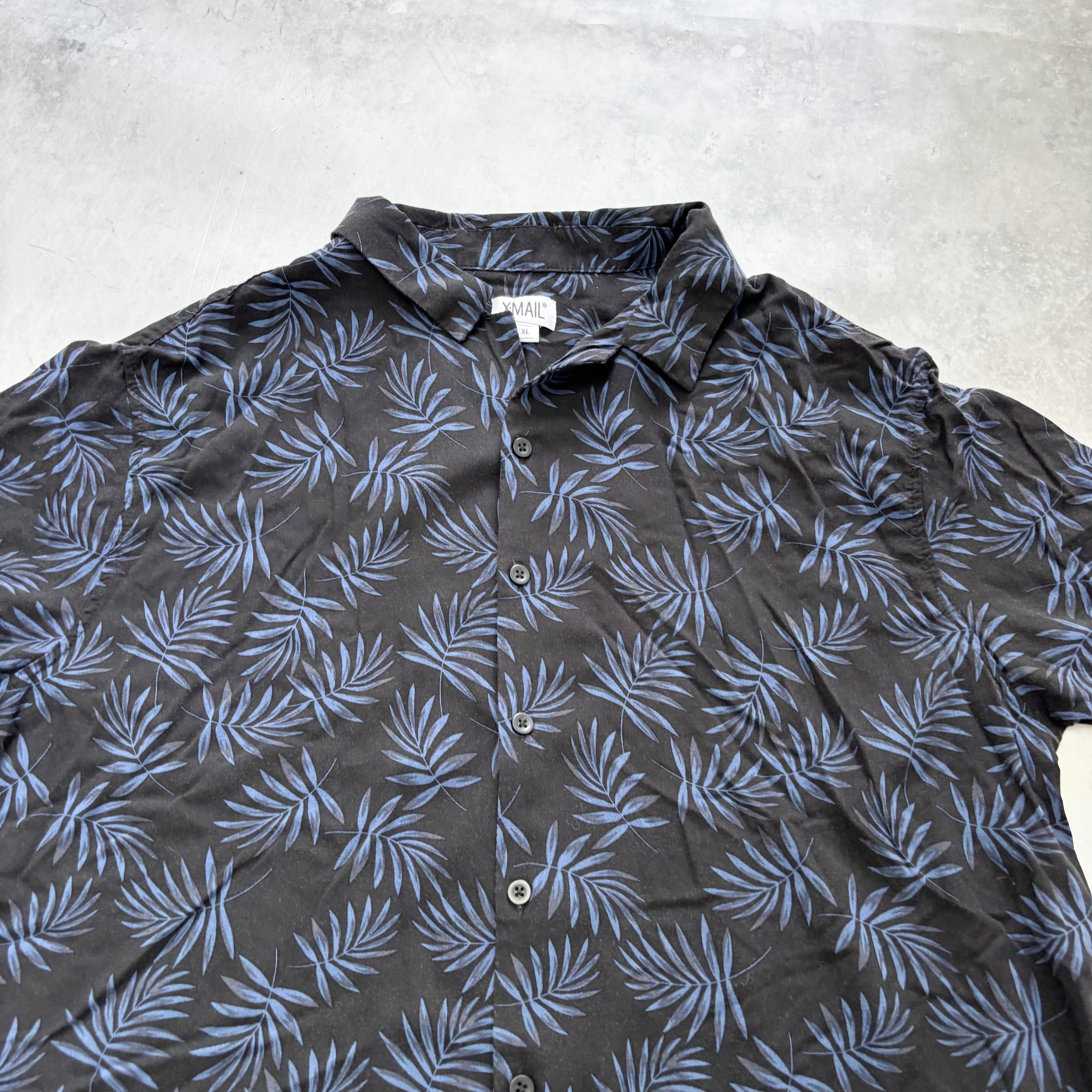 Hawaiian Shirt Mens XL Black Floral Aloha Short Sleeve Viscose (E)