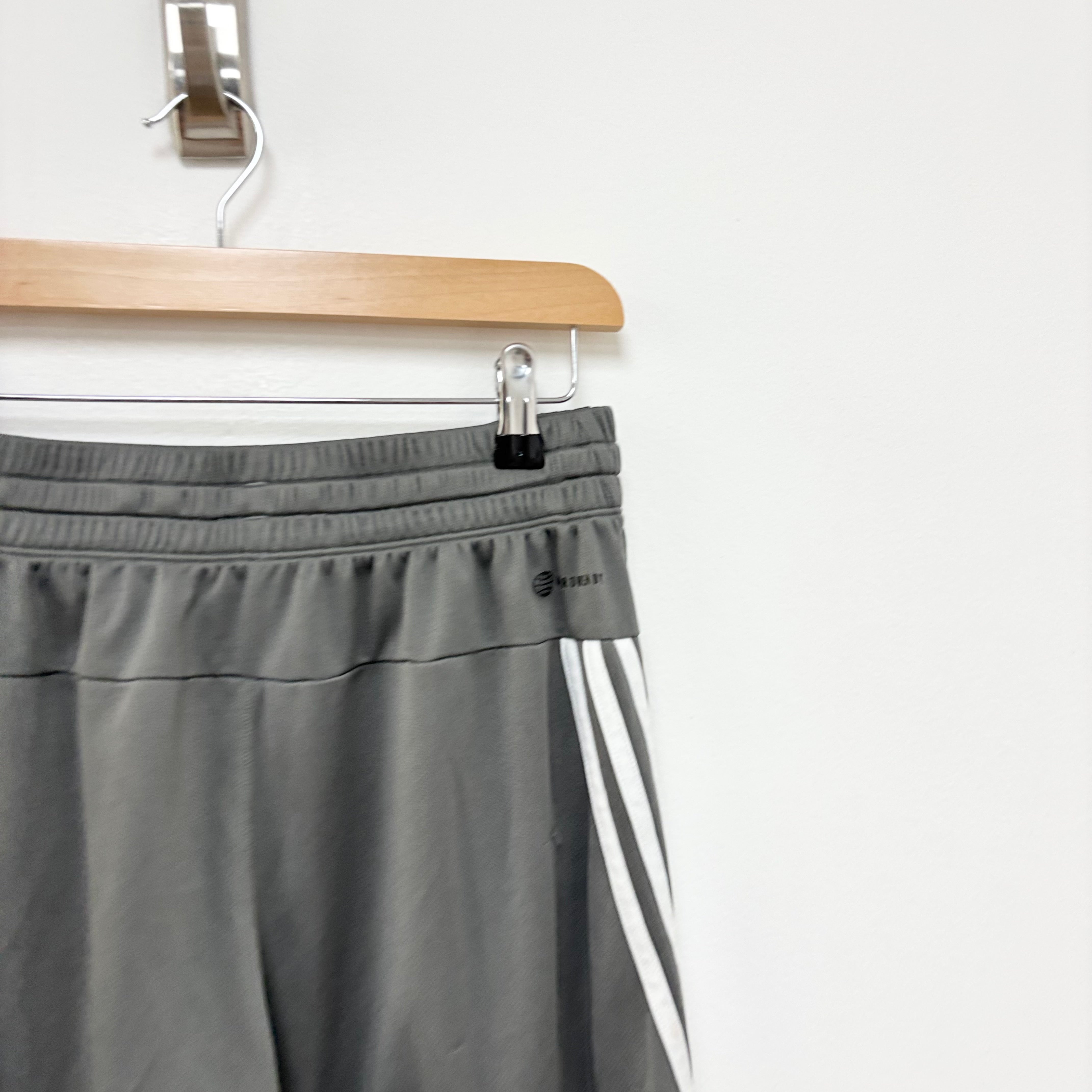 Adidas Shorts Mens Medium Grey Sports Running Gym Athletic Pockets