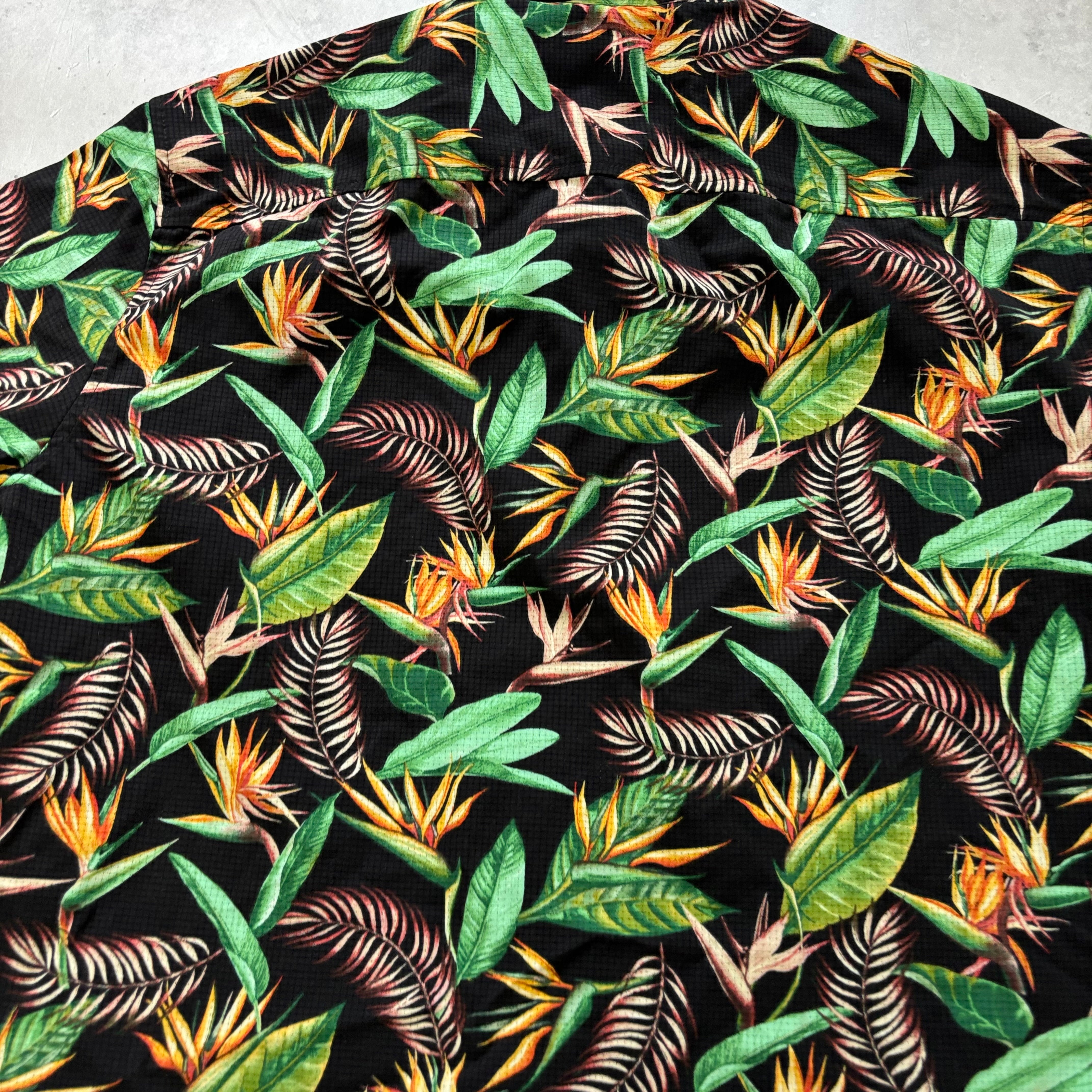 Hawaiian Shirt Mens Medium Black Floral Aloha Polyester Slim Fit (E)