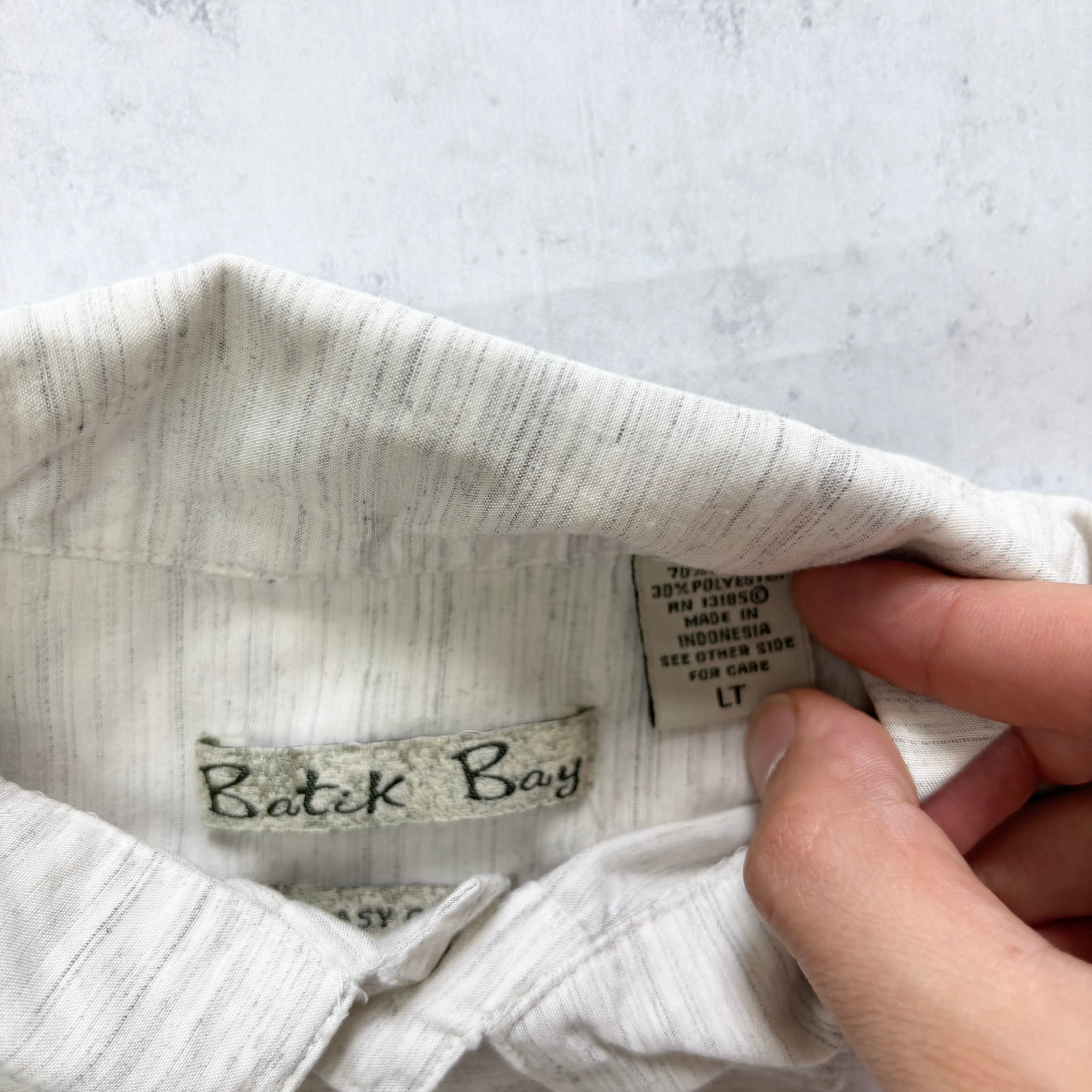 Vintage Shirt Mens Large White Pattern Short Sleeve Rayon (E)