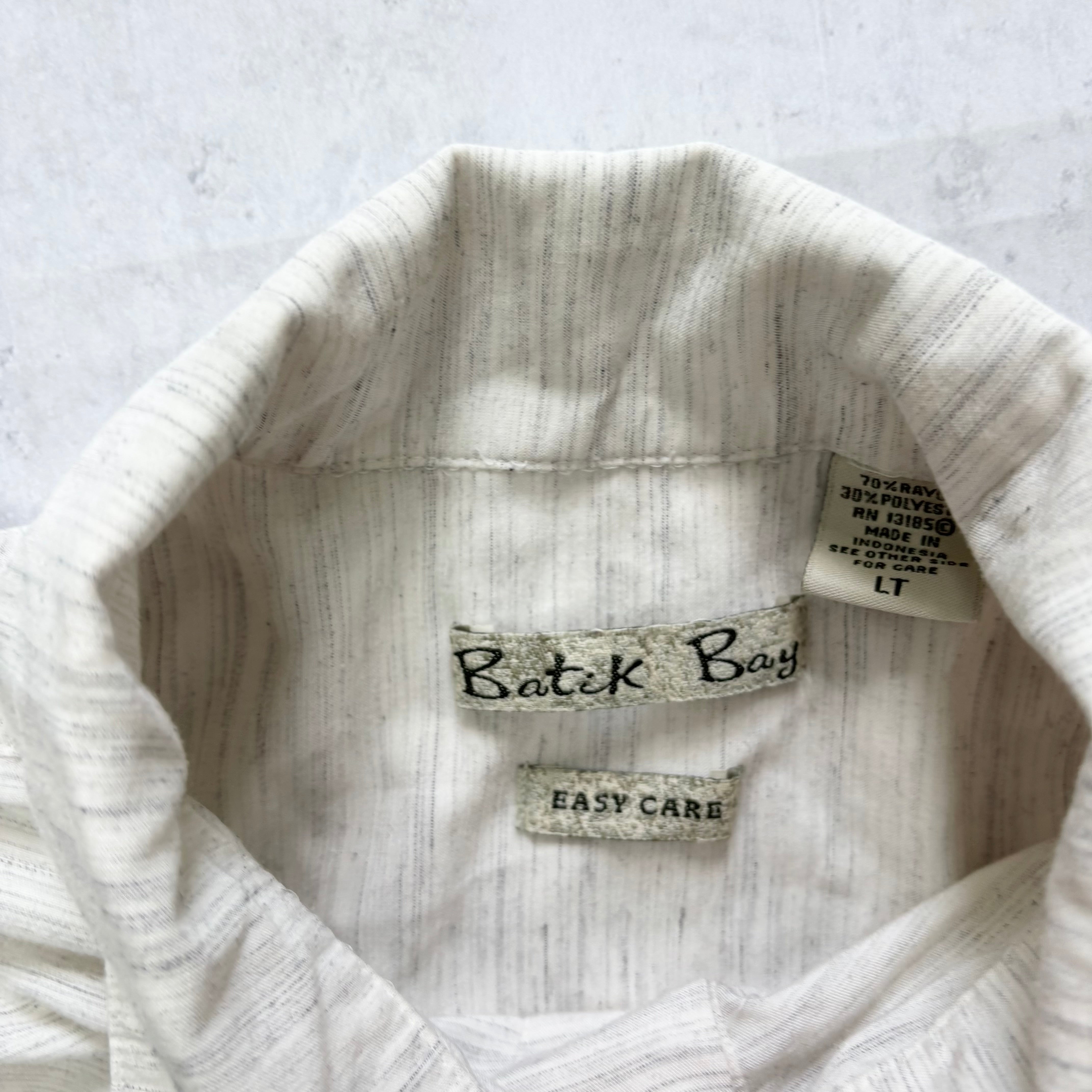 Vintage Shirt Mens Large White Pattern Short Sleeve Rayon (E)