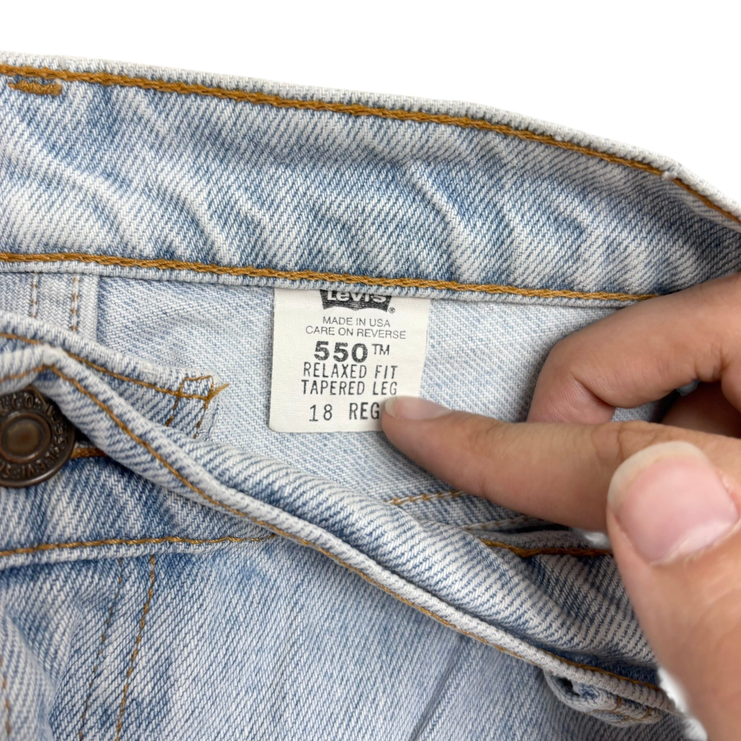 Levis 550 Jeans W35 L29 Womens Light Blue Relaxed Taper USA Made Vintage (F)