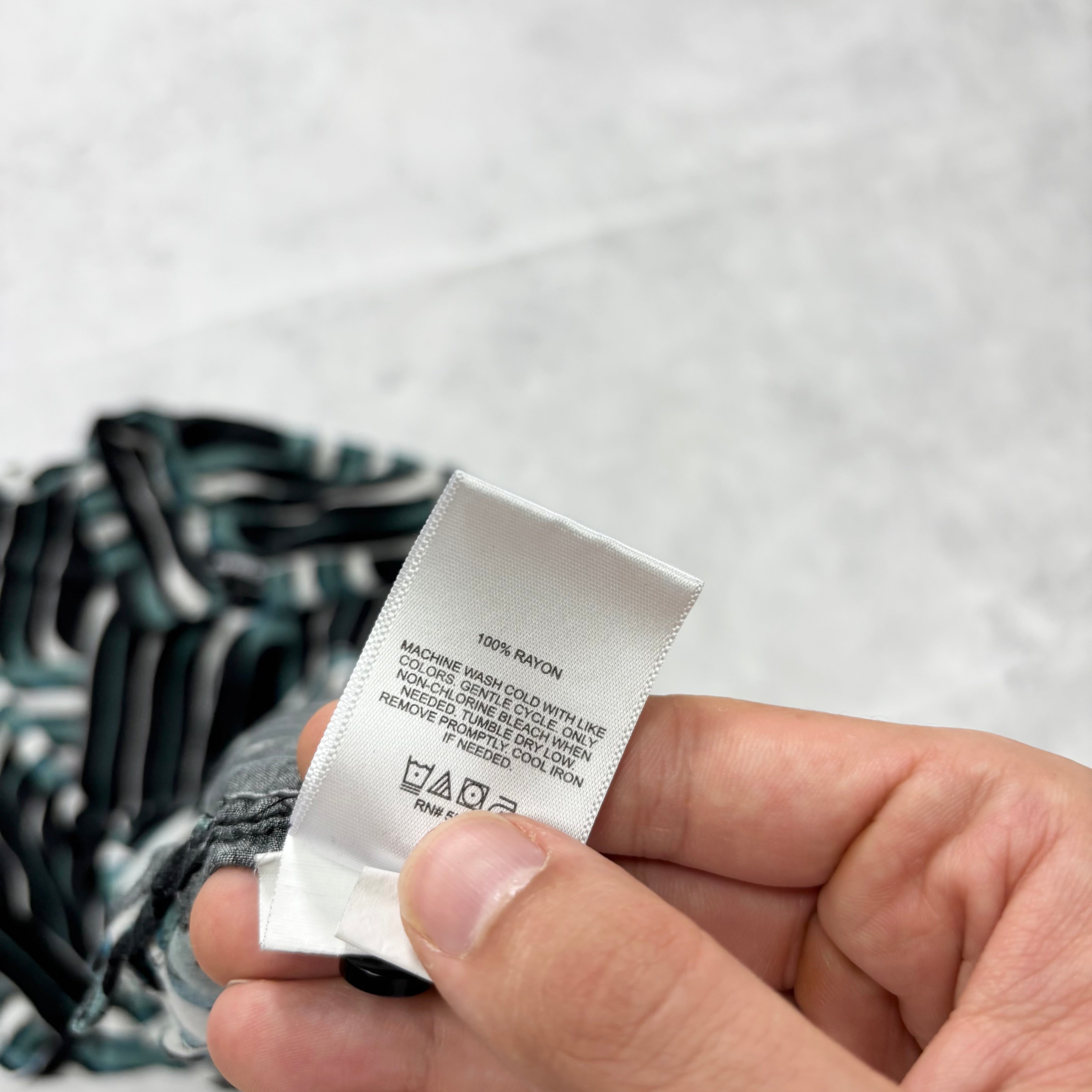 Express Shirt Mens Large Black Abstract Funky Short Sleeve Rayon (E)