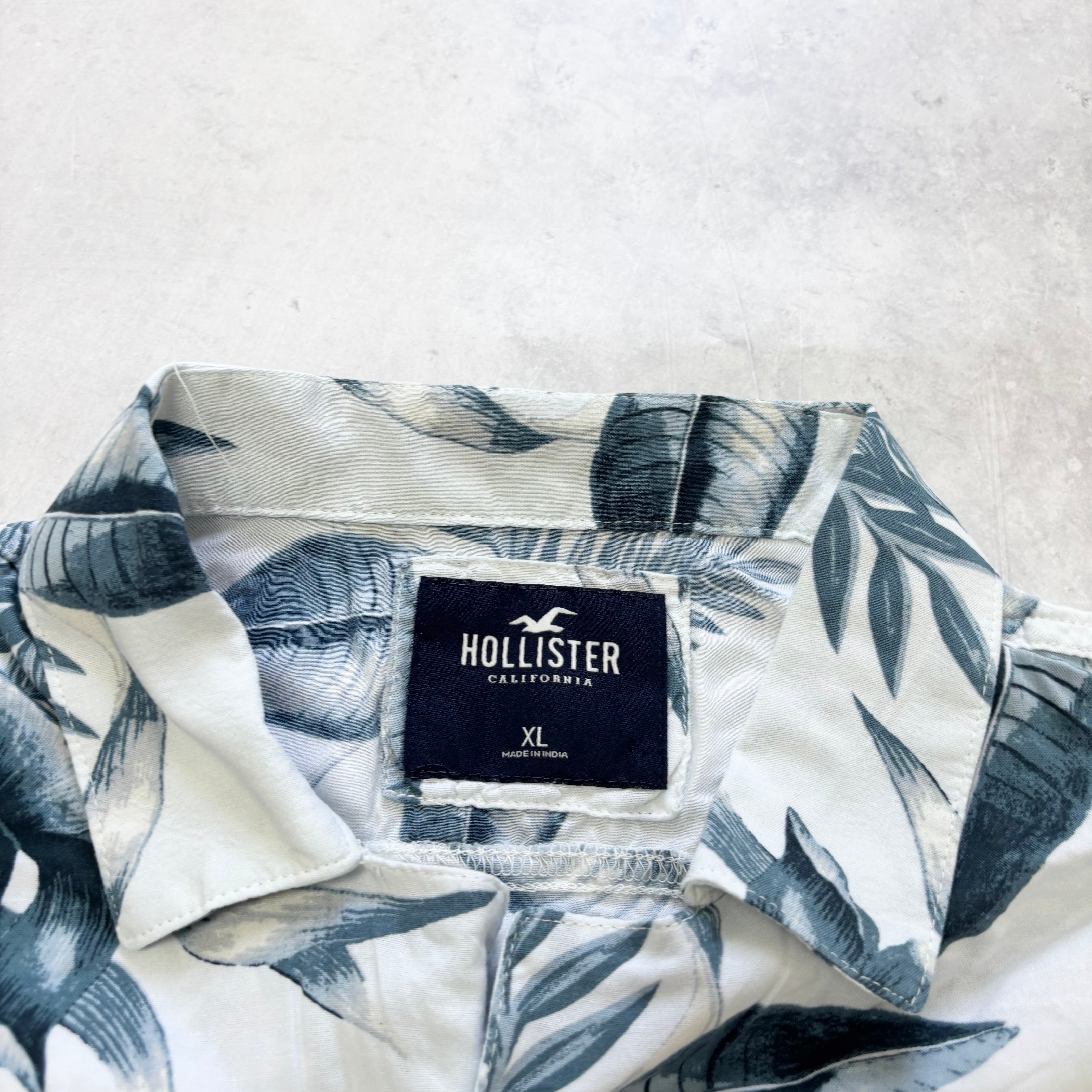 Hollister Hawaiian Shirt Mens XL White Blue Floral Short Sleeve Viscose (E)