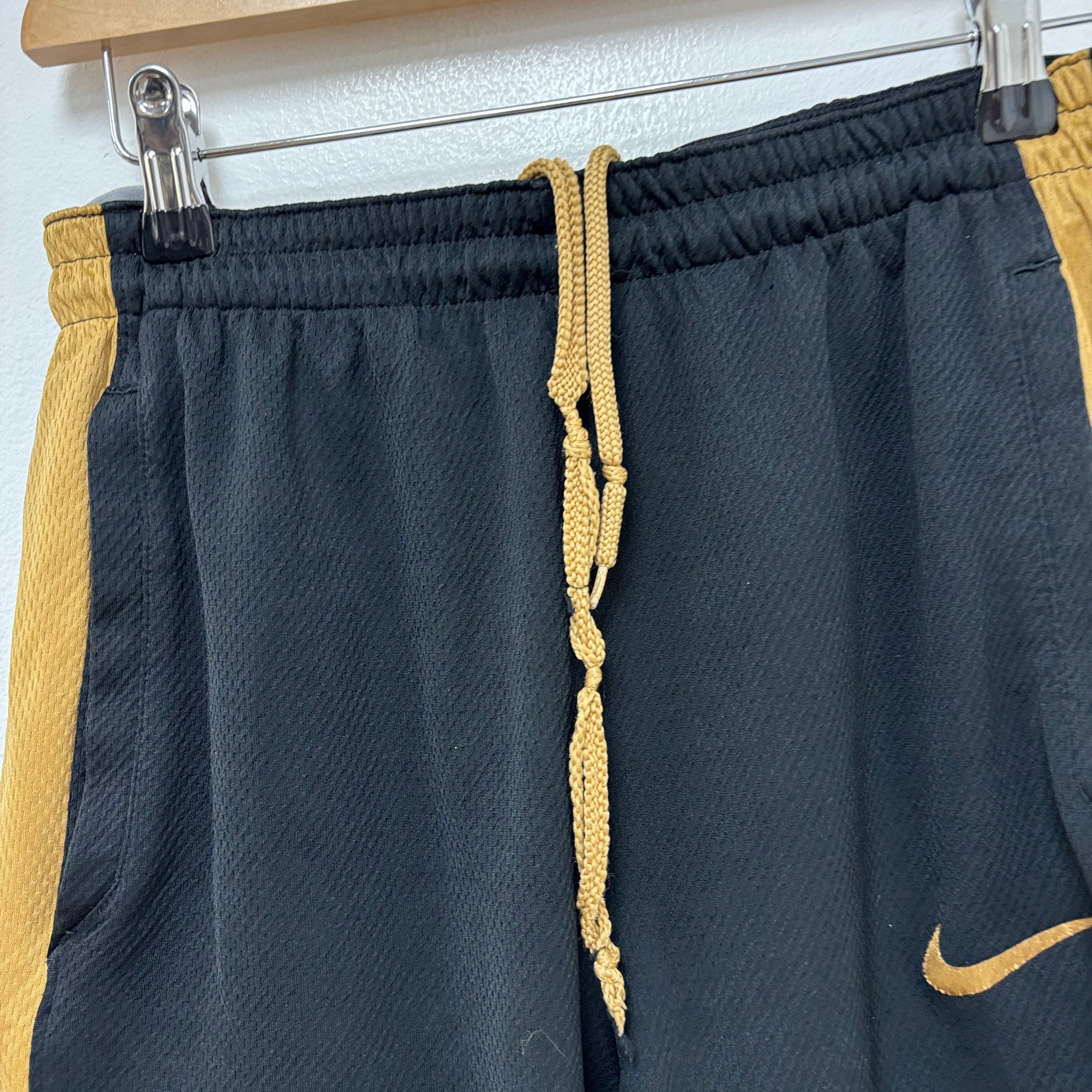 Nike Shorts Mens Small Black Dri Fit Running Sports Gym Athletic Pockets