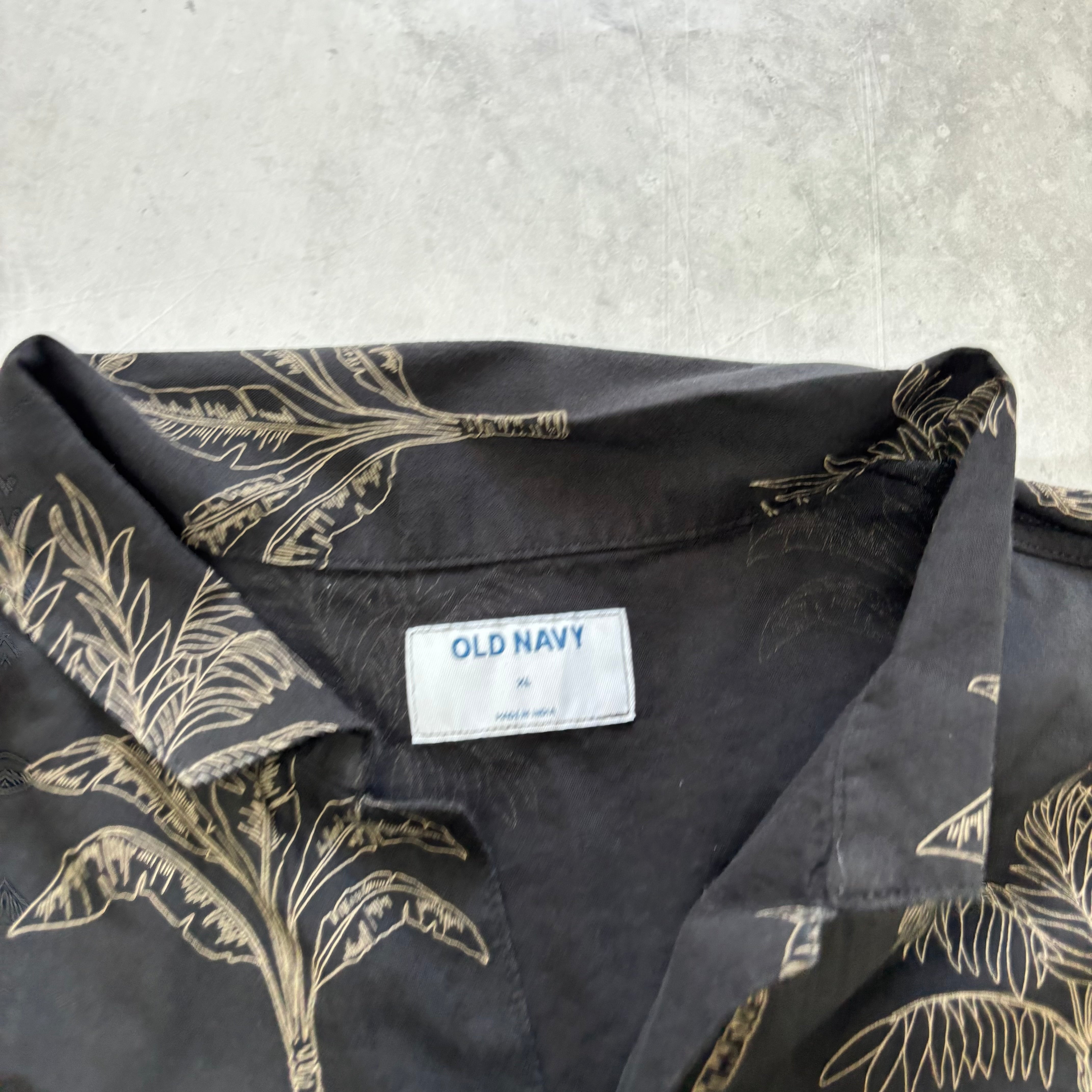 Old Navy Hawaiian Shirt Mens XL Black Floral Aloha Short Sleeve Cotton Blend (E)