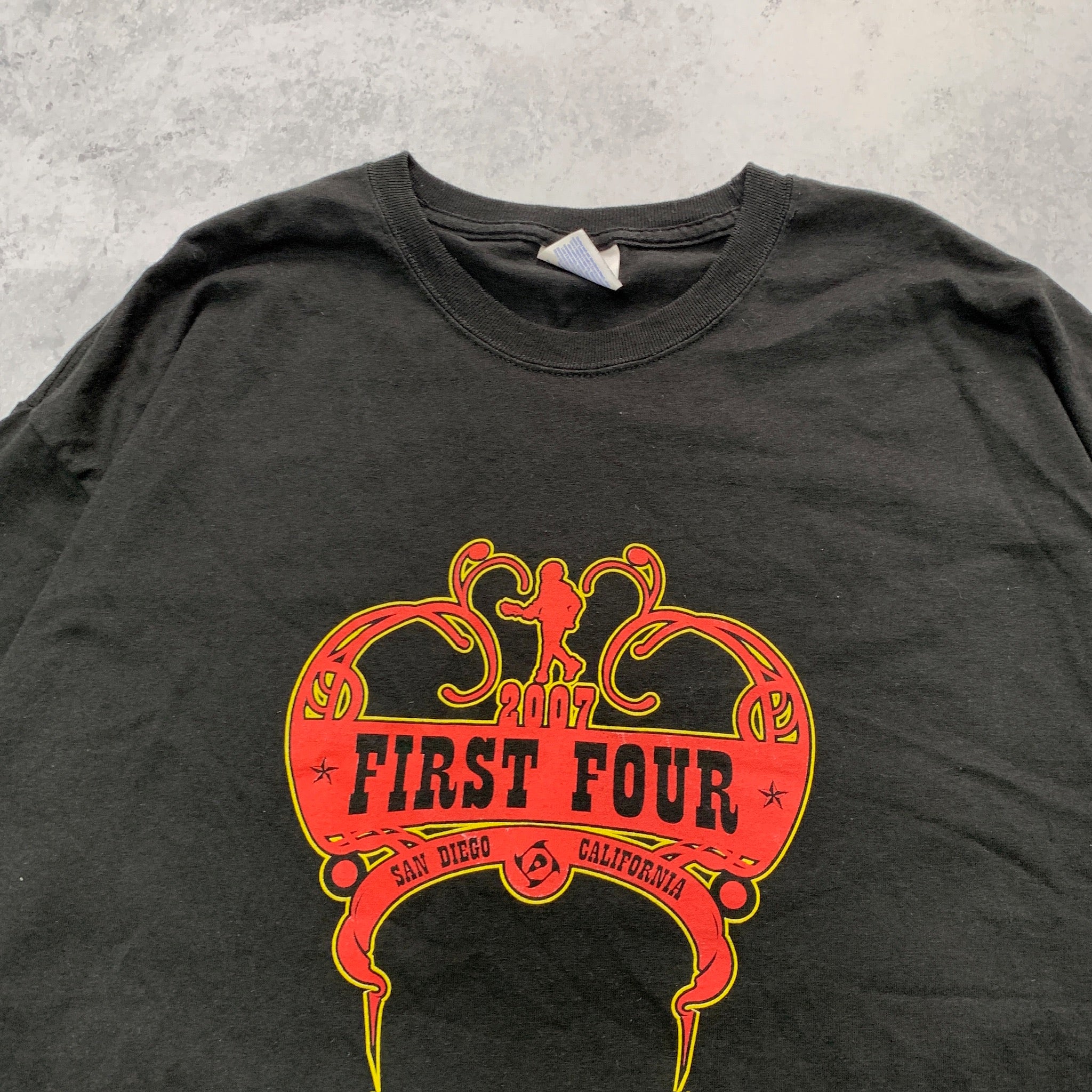 Vintage T Shirt Mens XL Black Graphic Print Y2K Tourist (E)