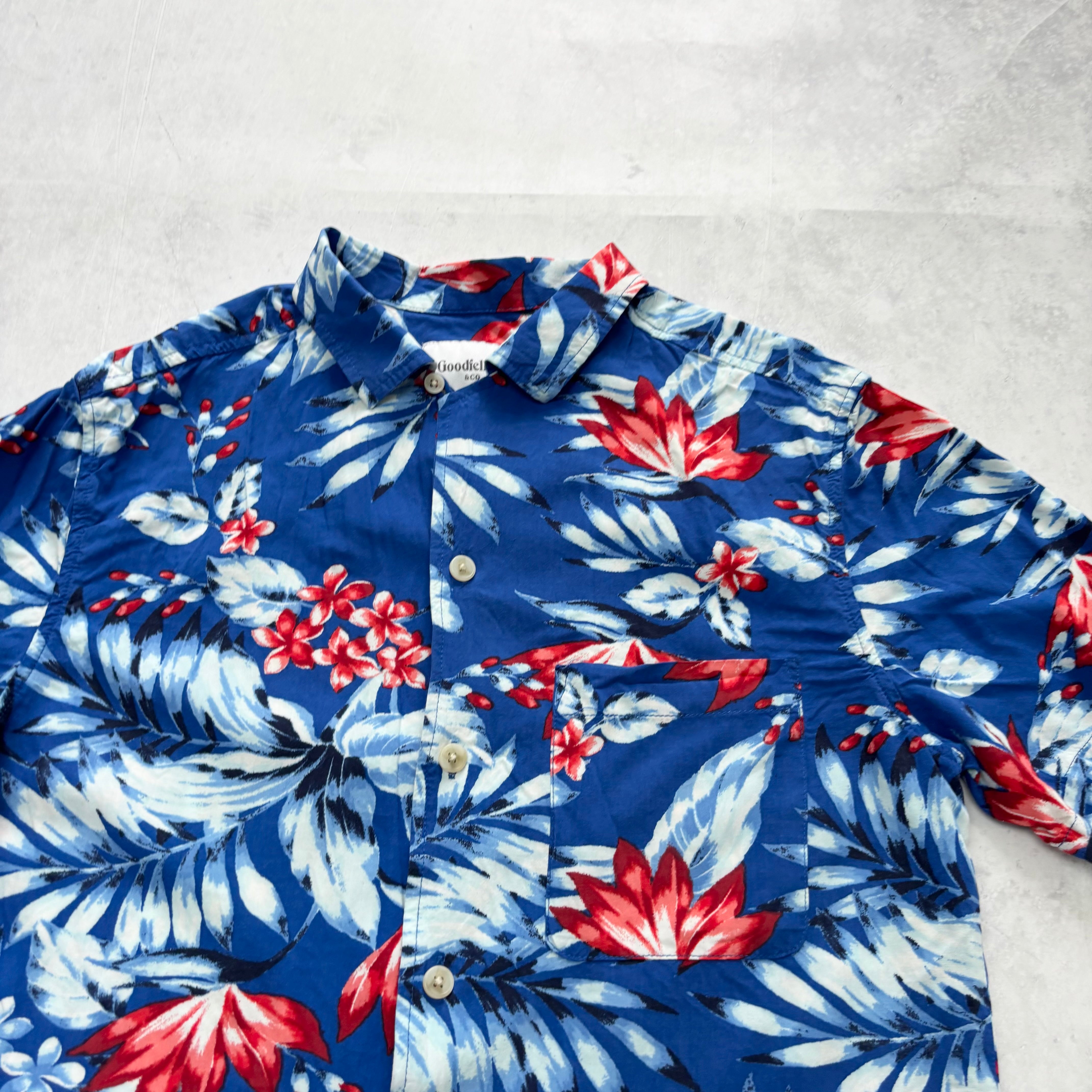 Hawaiian Shirt Mens Small Blue Floral Aloha Short Sleeve Rayon Regular Fit (E)