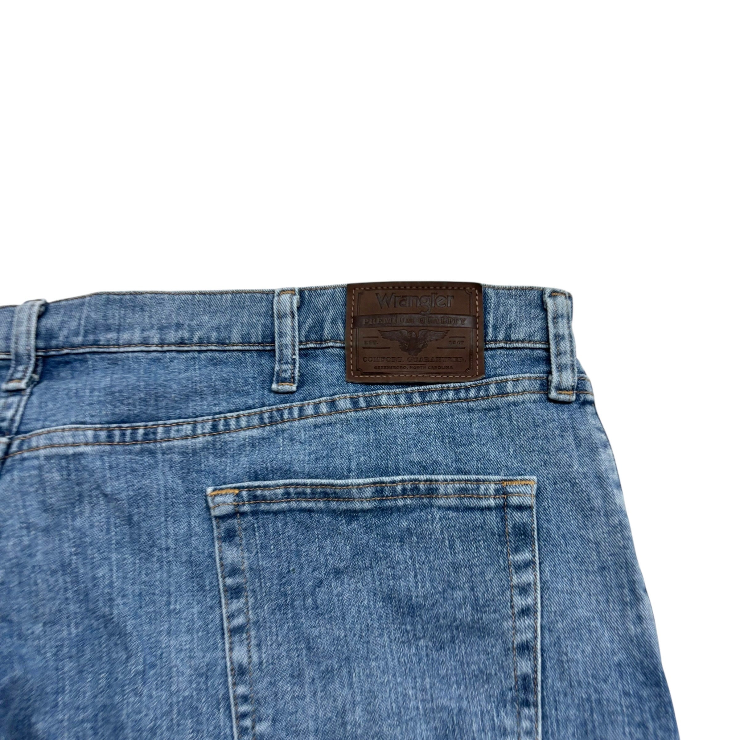 Wrangler Jeans W44 L32 Mens Light Blue Relaxed Straight Fit Stretch Denim (E)
