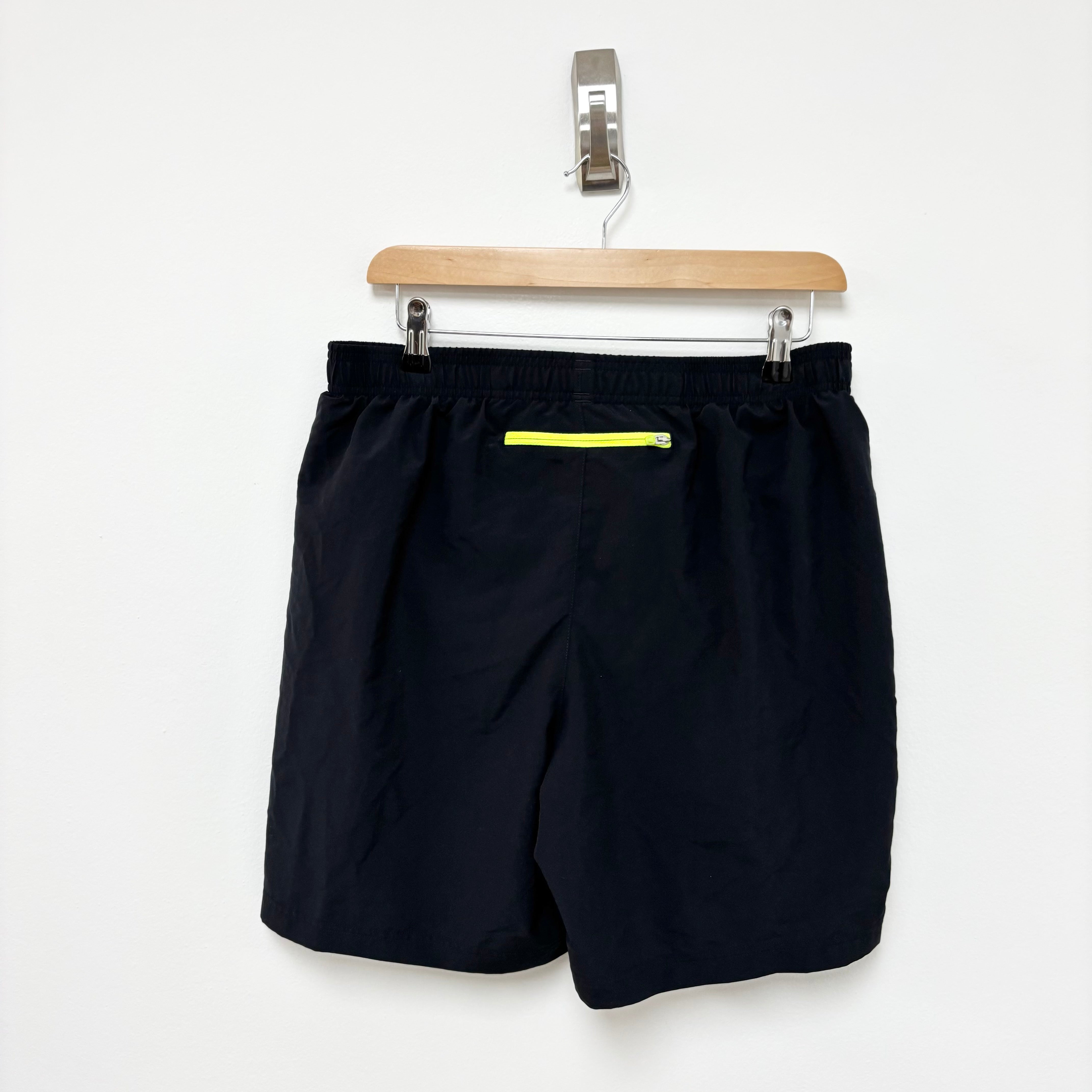 Under Armour Shorts Mens Medium Black Running Sports Athletic Gym