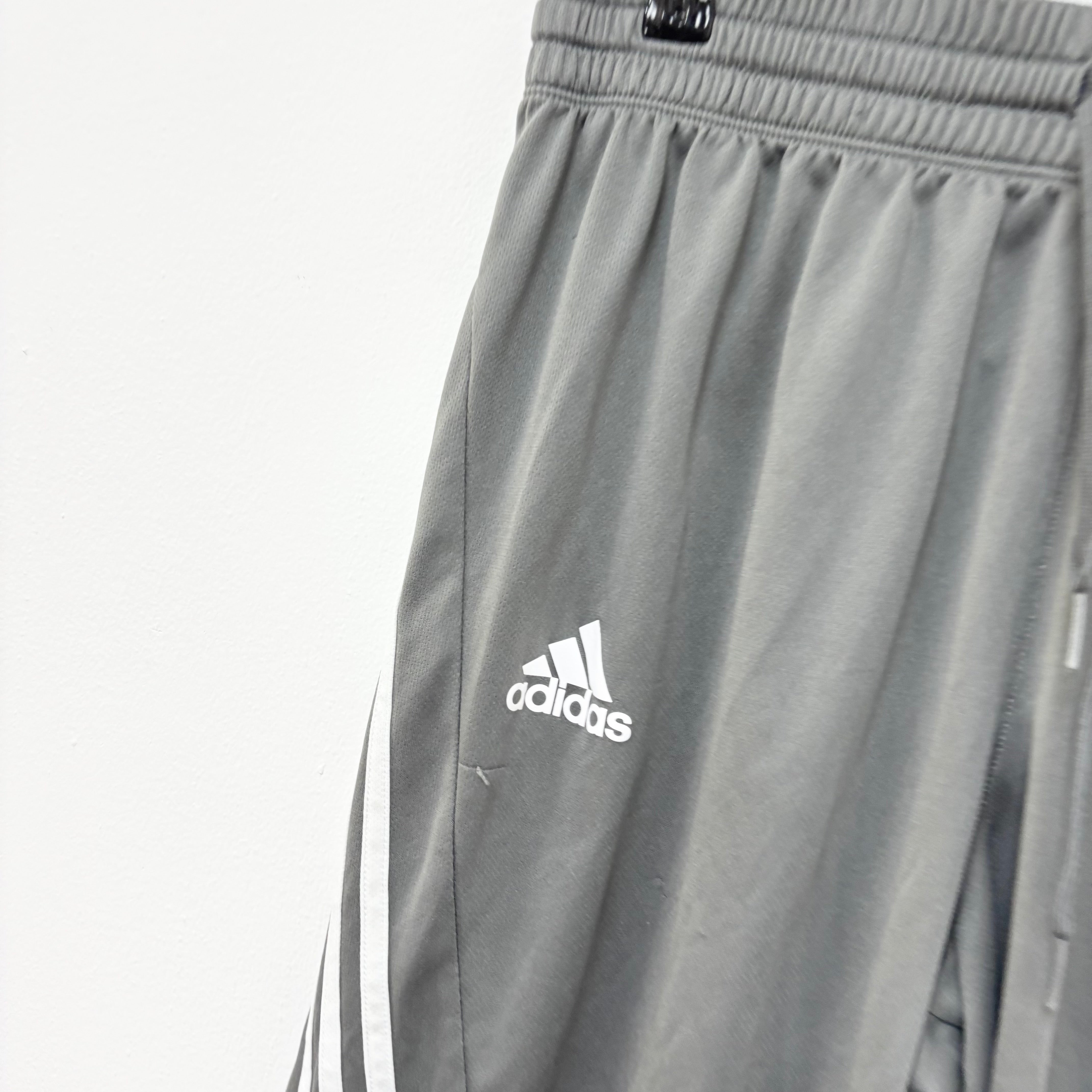 Adidas Shorts Mens Medium Grey Sports Running Gym Athletic Pockets