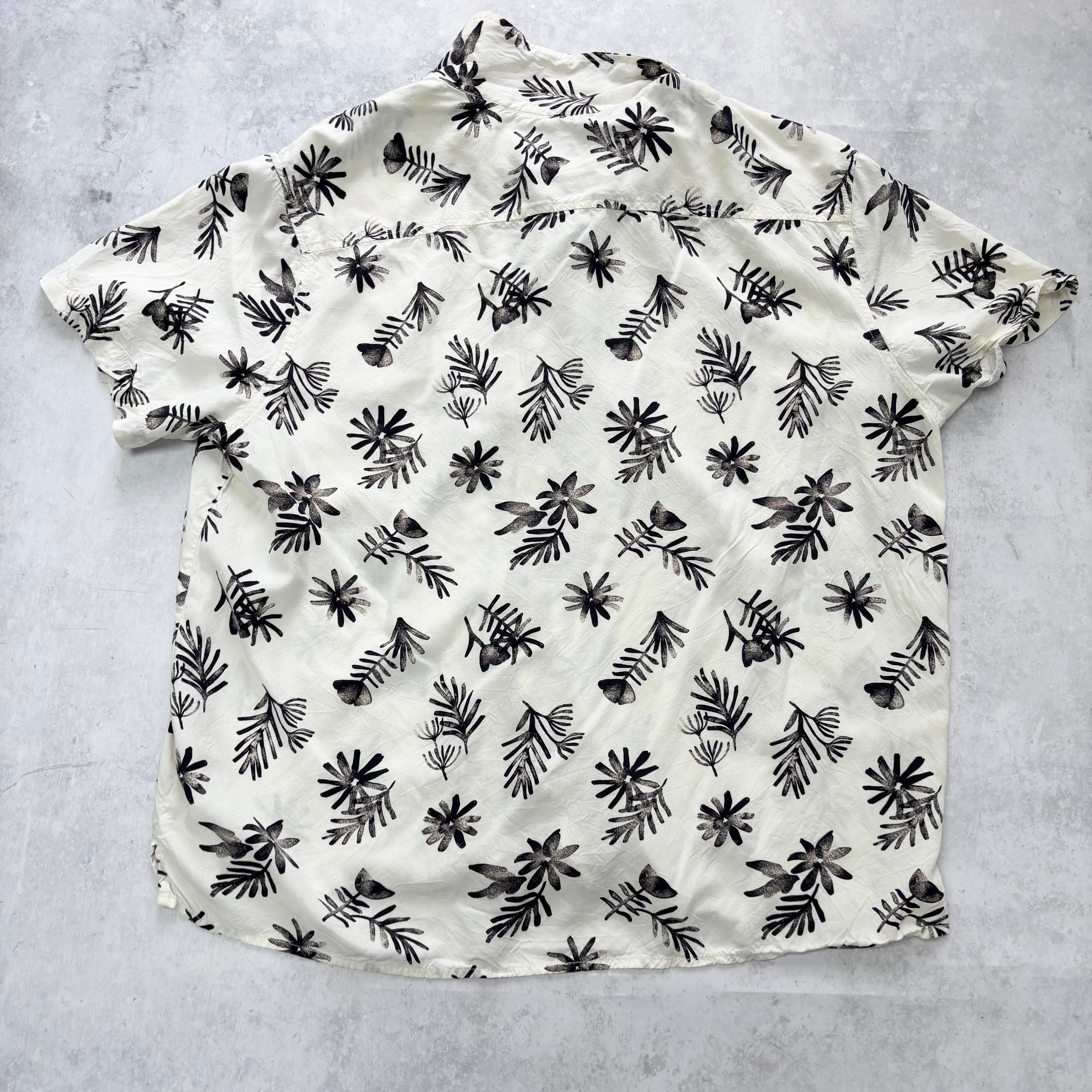 Hawaiian Shirt Mens XL Cream Floral Aloha Short Sleeve Rayon (E)