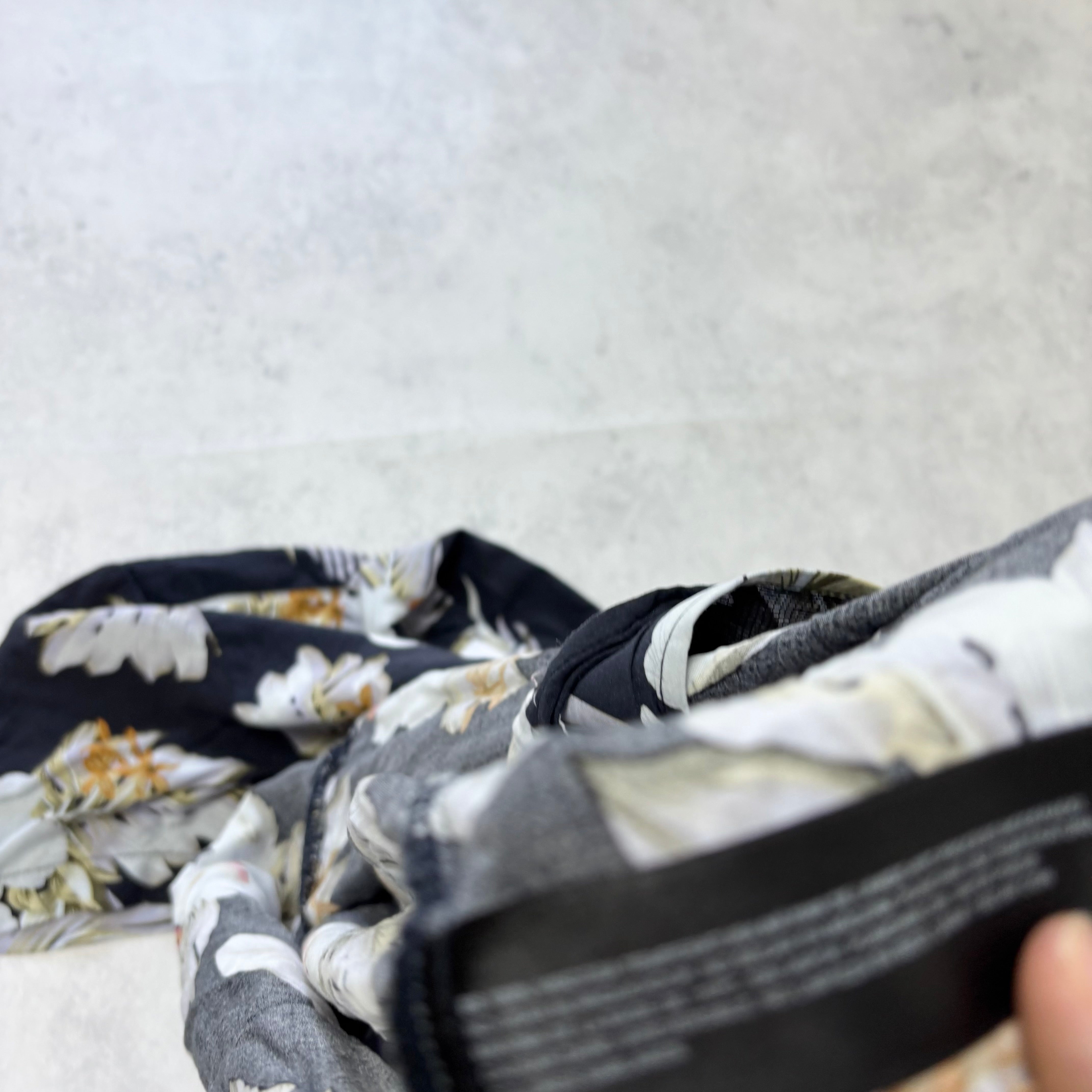 Hawaiian Shirt Mens Small Navy Short Sleeve Viscose Regular Fit (E)