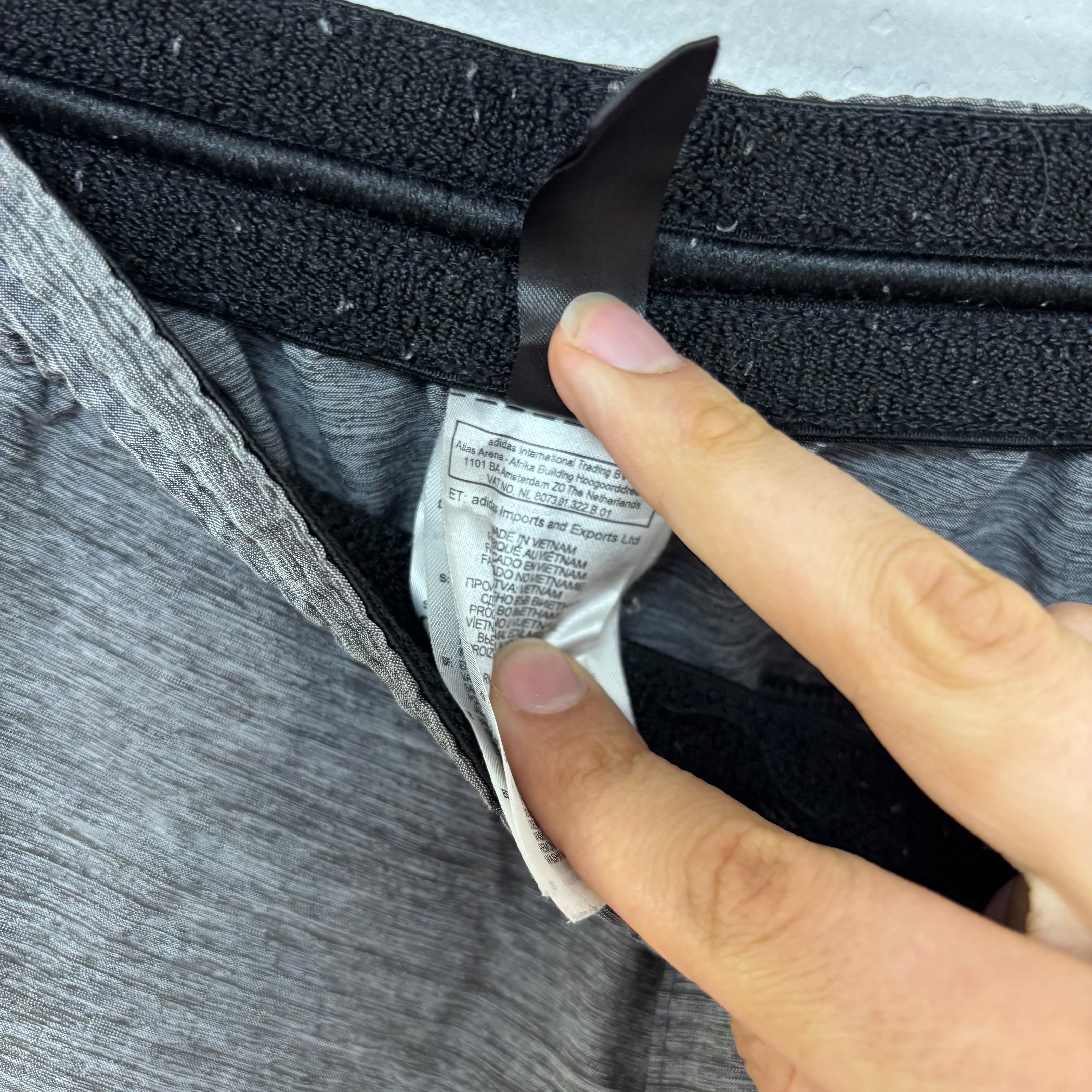 Adidas Shorts Mens Small Grey Sports Running Gym Athletic Pockets (E)