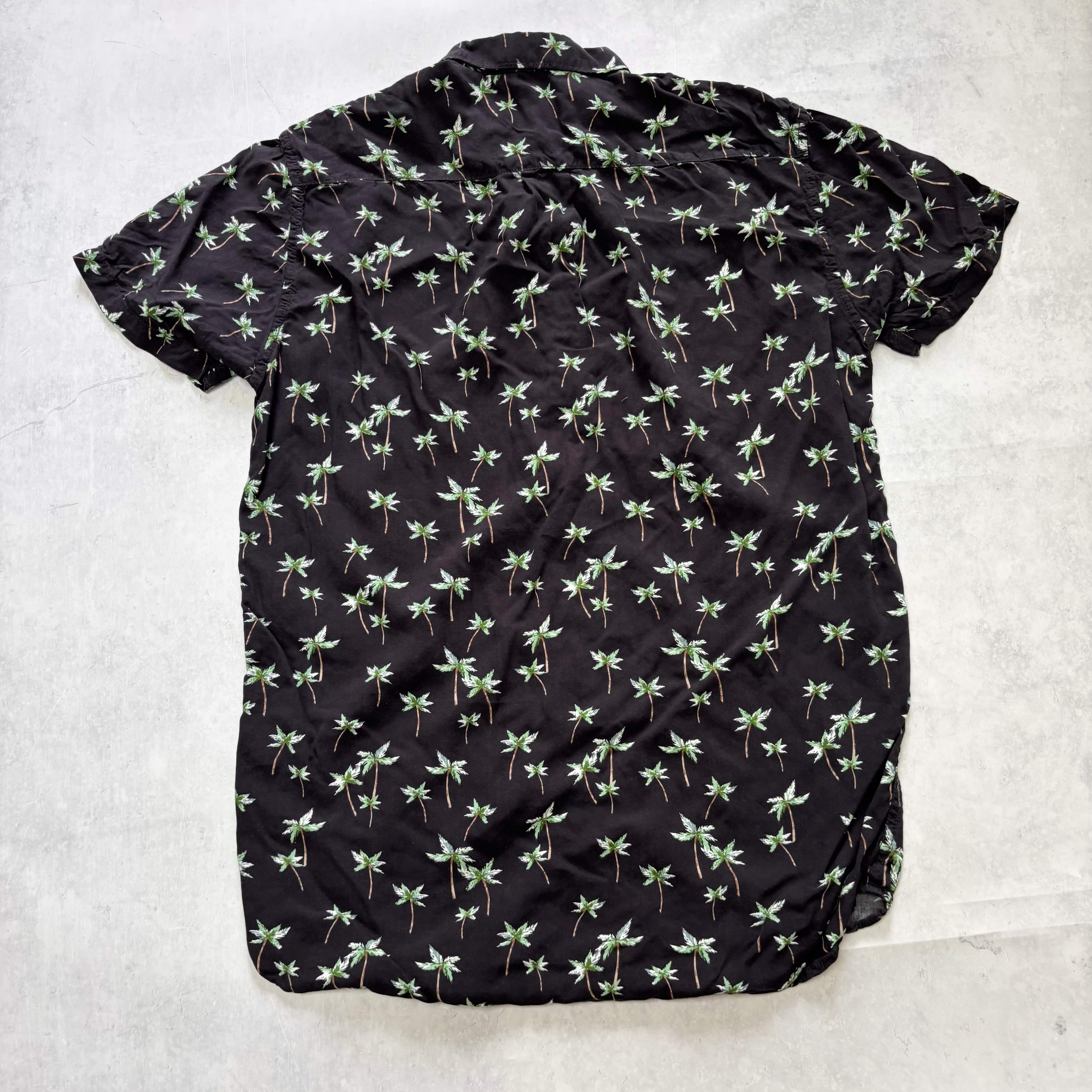 Hawaiian Shirt Mens Small Black Floral Aloha Short Sleeve Viscose Funky (E)